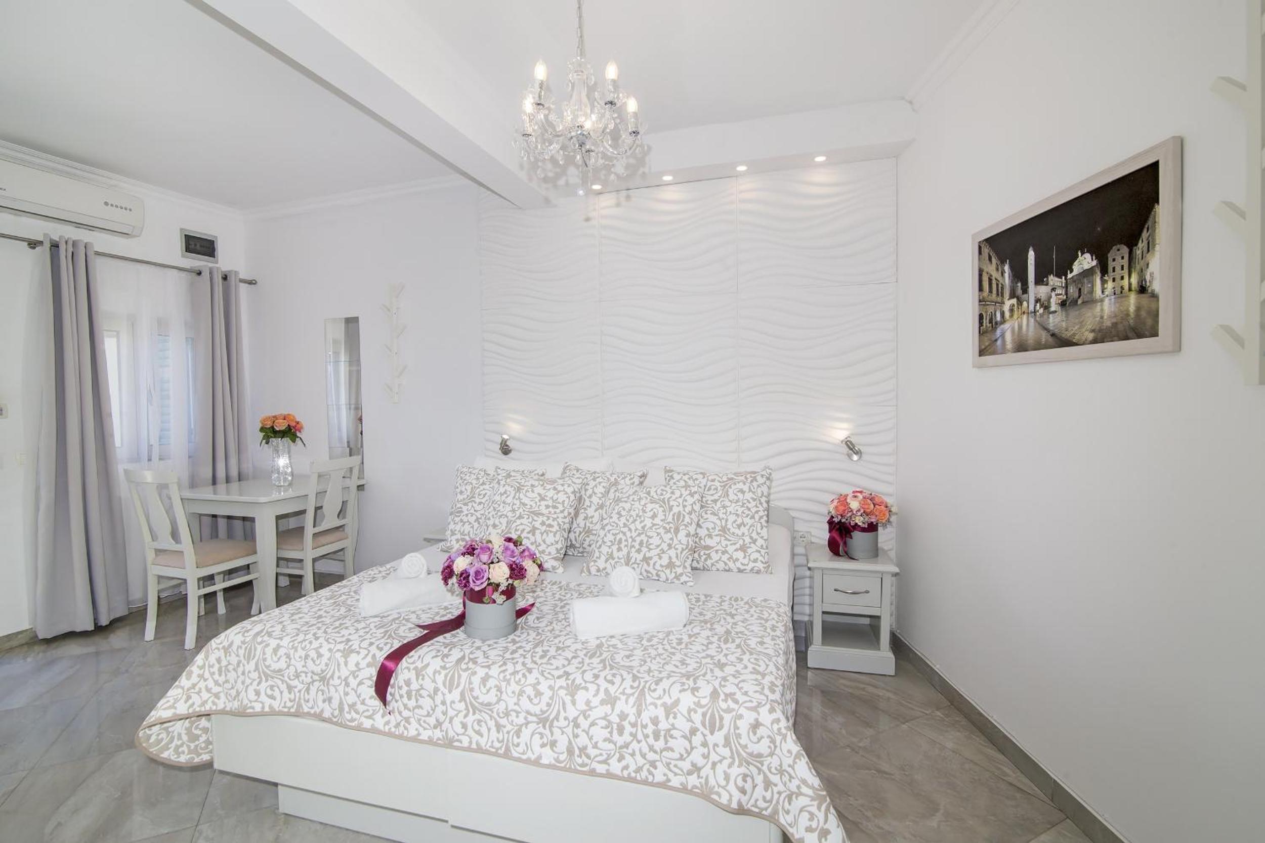 Villa Antea Apartments with Free Parking