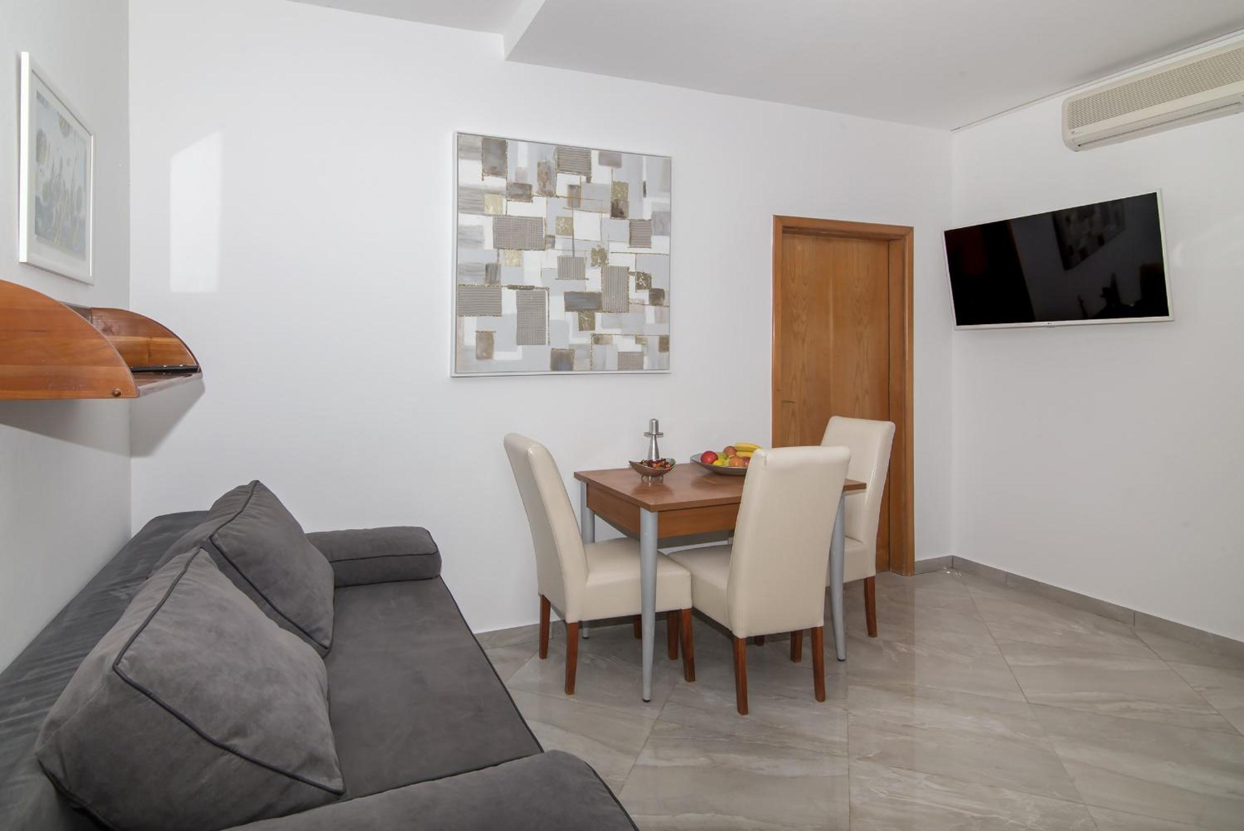 Villa Antea Apartments with Free Parking