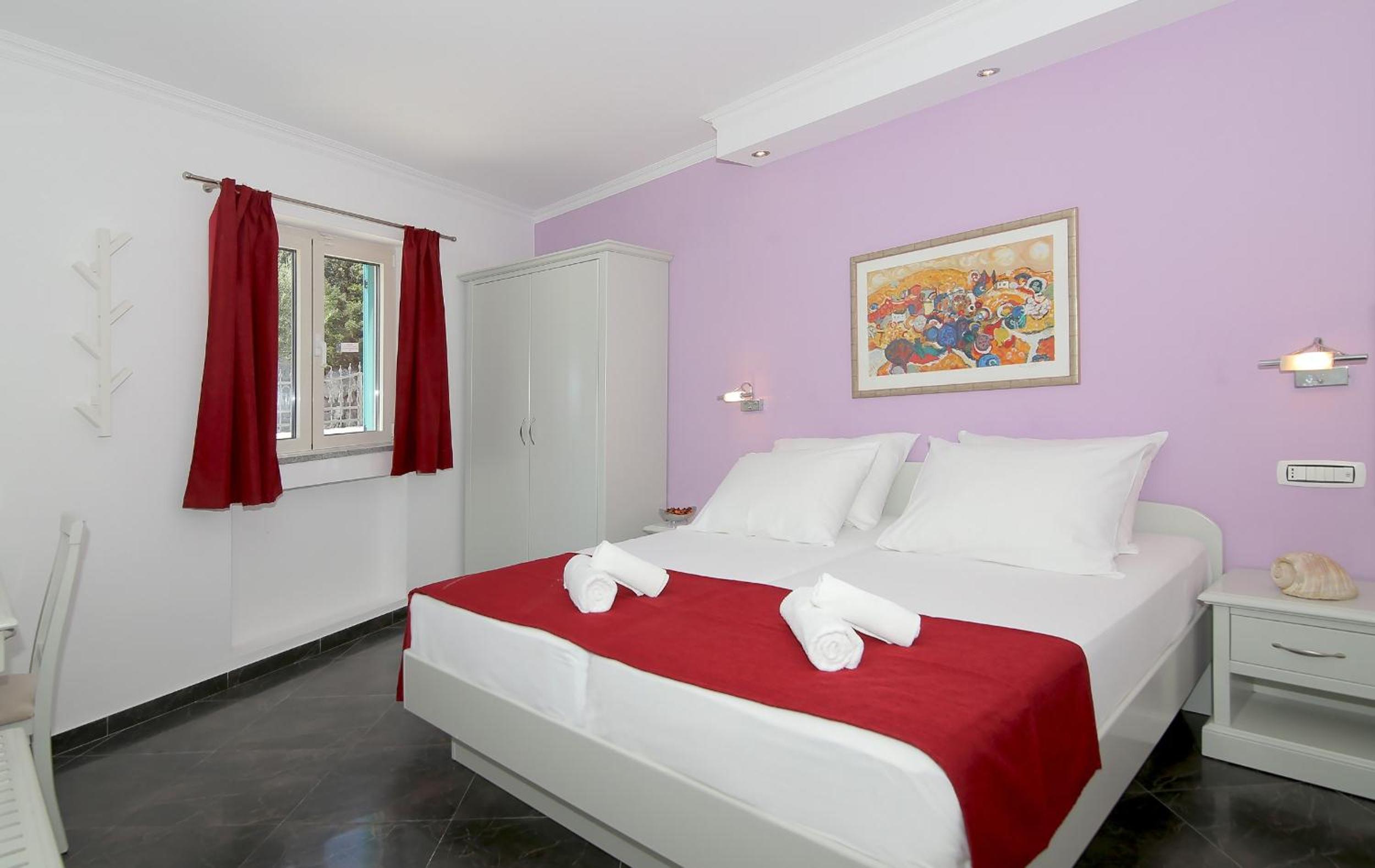 Villa Antea Apartments with Free Parking