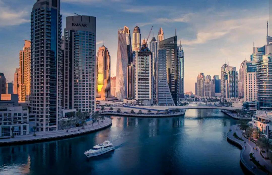 LUX Spectacular Dubai Marina View Apartment