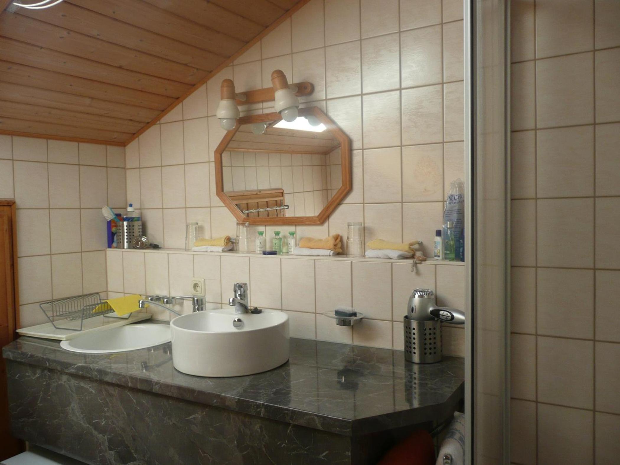 Photo 33
