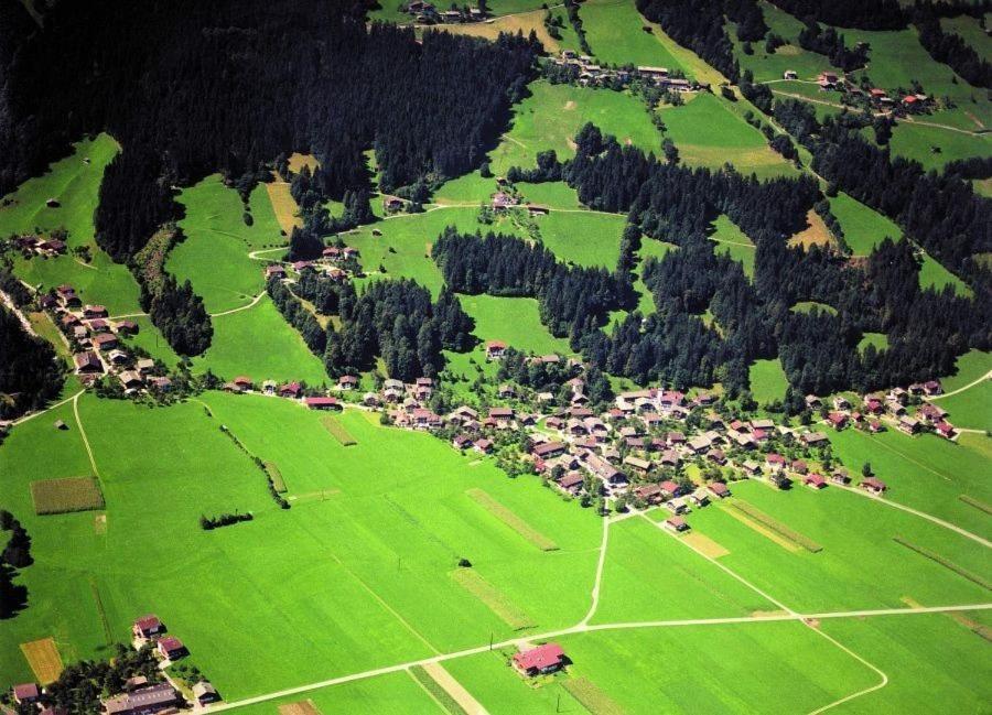 Photo 10