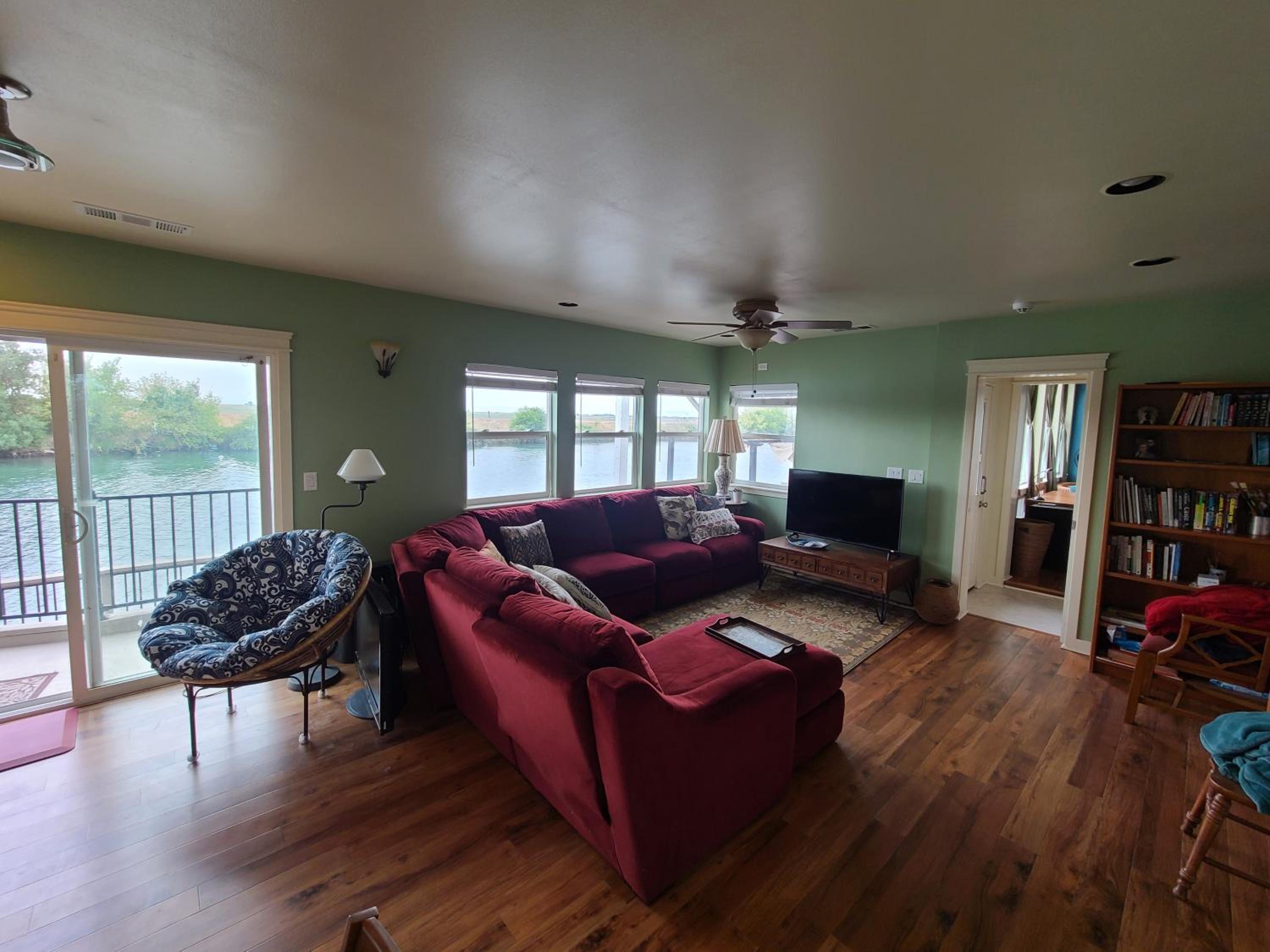 Year-round fishing, boating, birding, 1 hr from SF view 2
