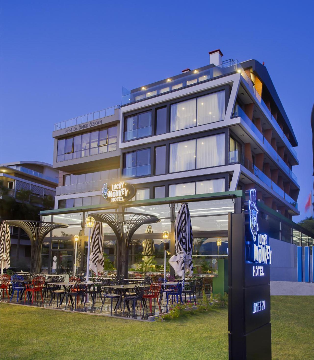 Lucky Monkey Hotel - Image 36