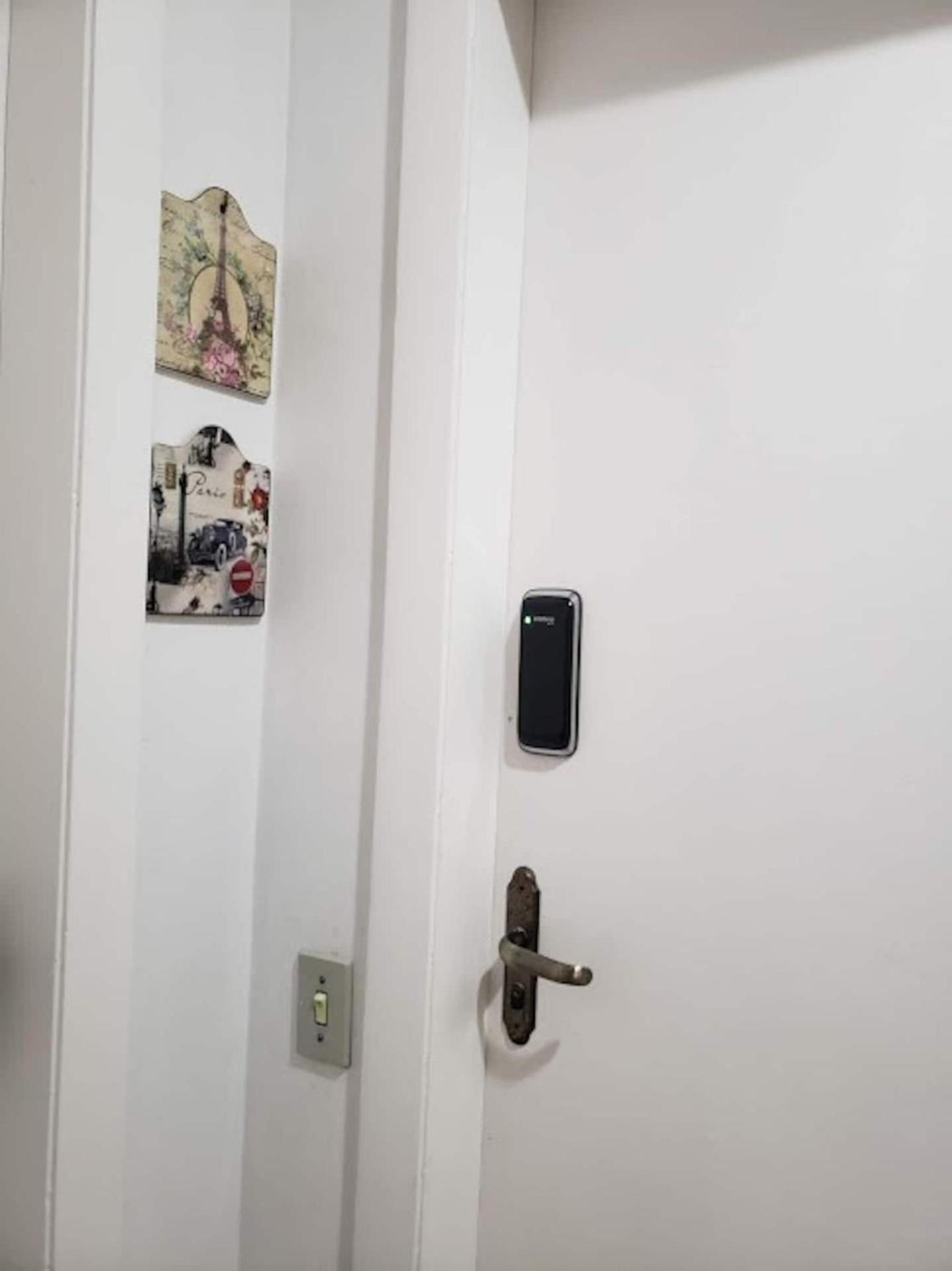 Apartamento Maré Mansa a 30 metros da praia Mansa em Caiobá com Wifi