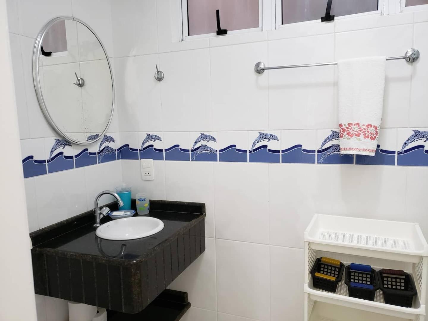 Apartamento Maré Mansa a 30 metros da praia Mansa em Caiobá com Wifi