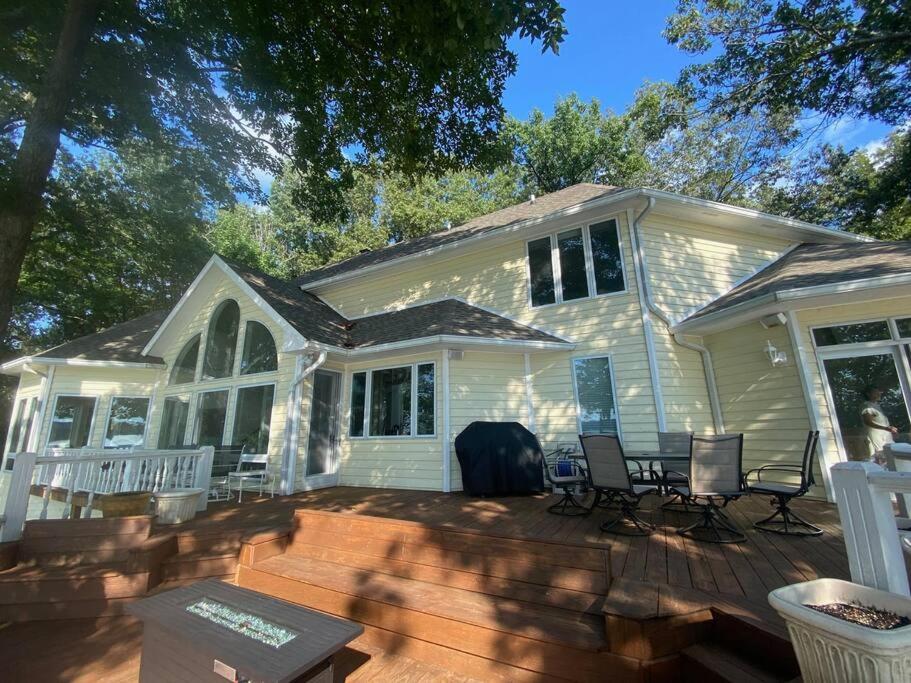 Main Channel Manor