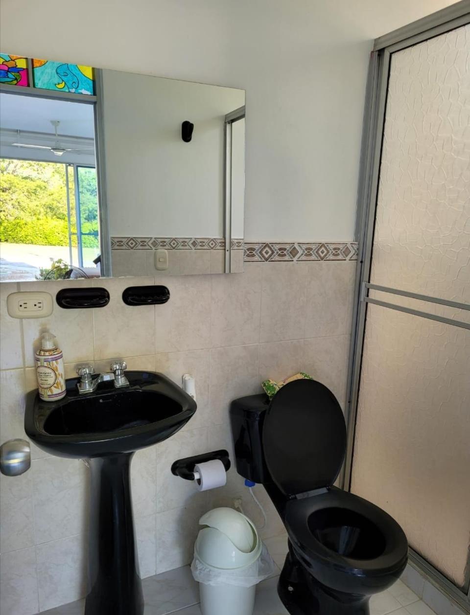 PRECIOSA CASA con Piscina, Jacuzzi y BBQ en Girardot