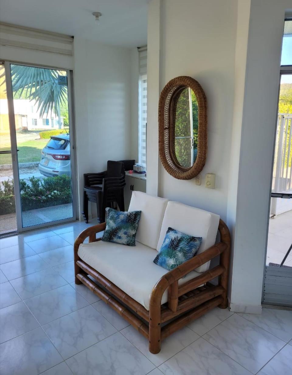 PRECIOSA CASA con Piscina, Jacuzzi y BBQ en Girardot