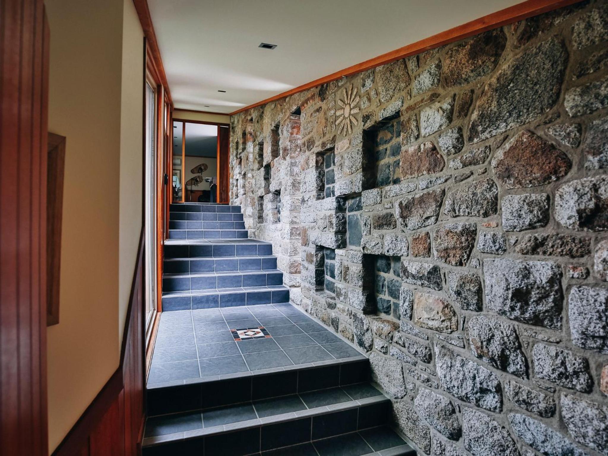 Edzell - 5BR Luxury Home l Amazing Lake Views l Games Room l Tennis Court l WiFi