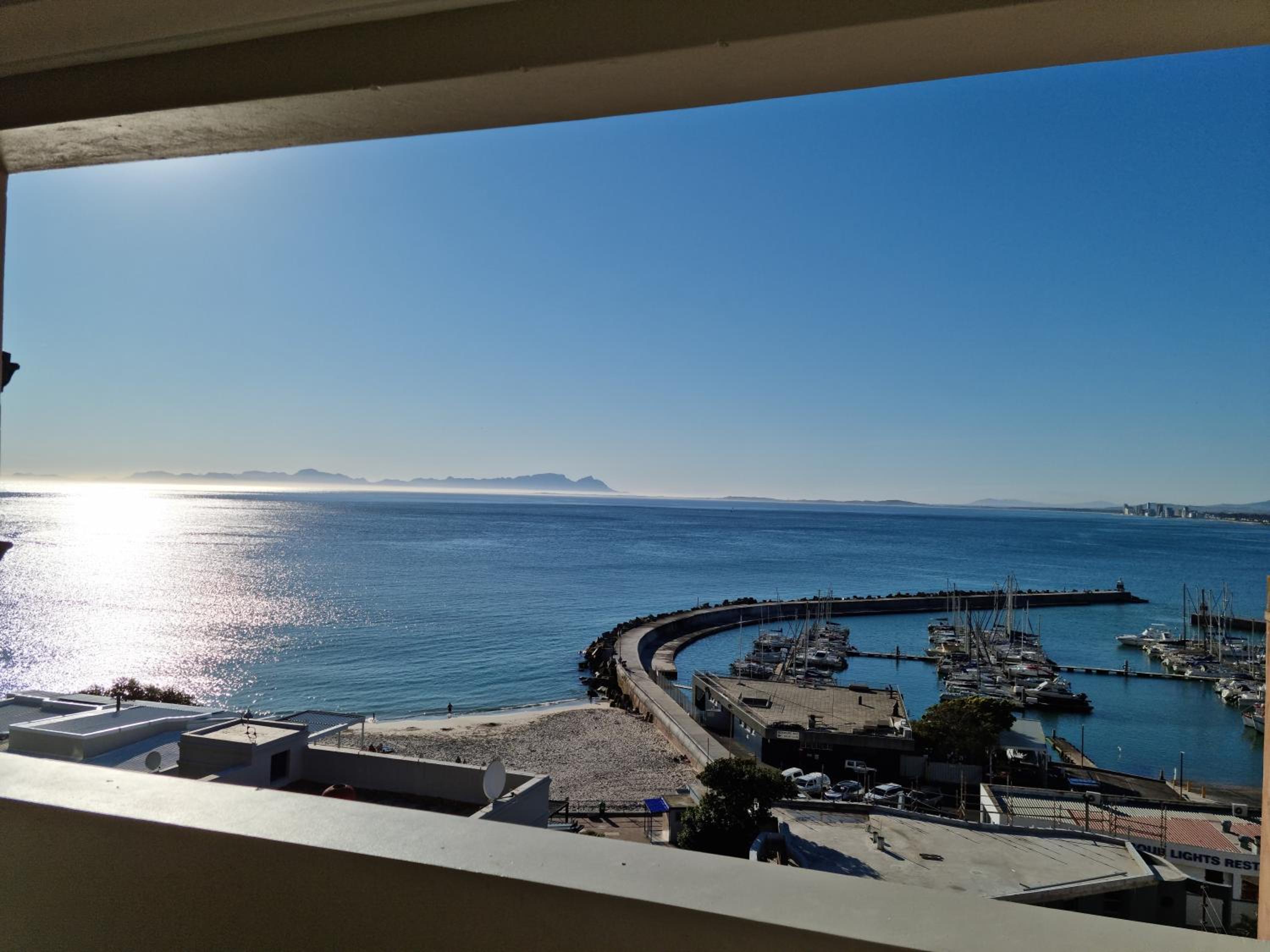 The Anchor, Luxury living for 2 with sea view and Jacuzzi view 5
