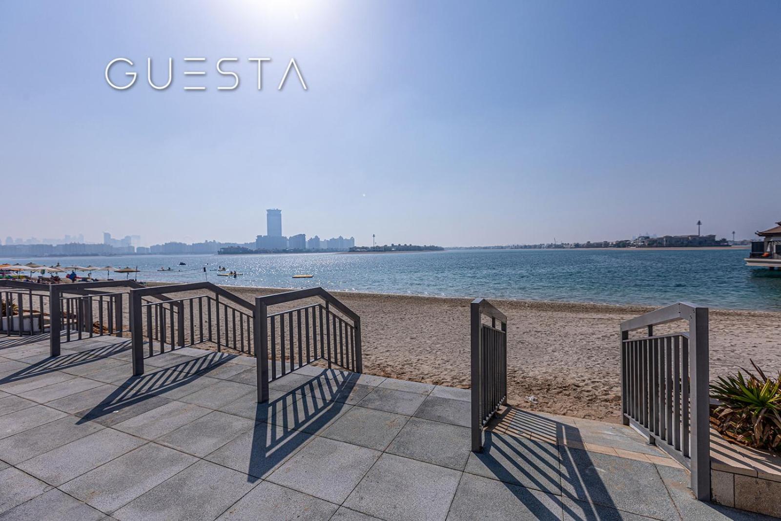 Azizi Mina The Palm, Free beach and pool access