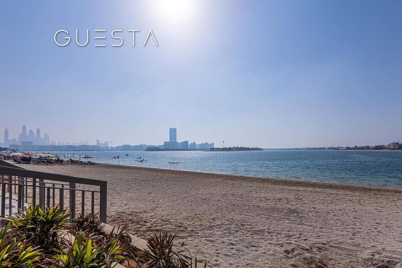 Azizi Mina The Palm, Free beach and pool access