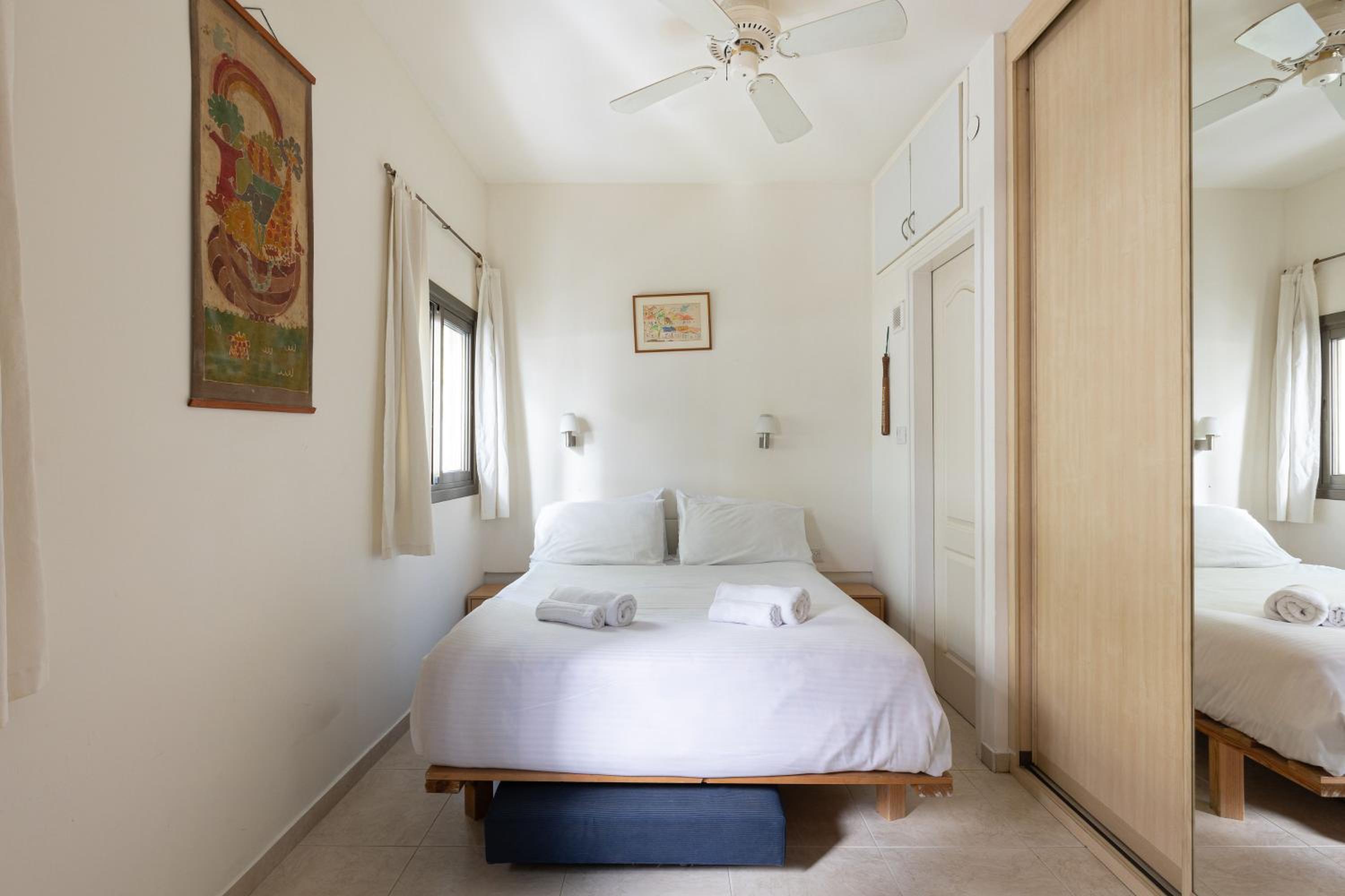 Cozy 3BR Apt w Big Windows 5 Min Walk From Beach view 5