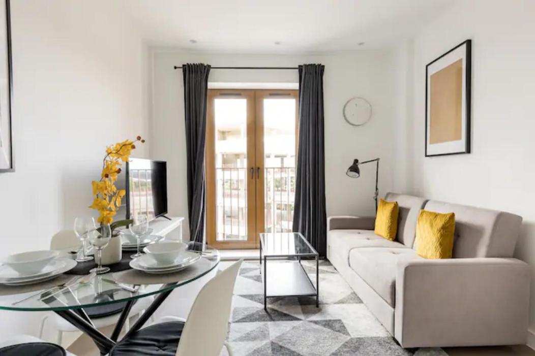 Apartment- St Albans with WiFi & Close to Station view 2