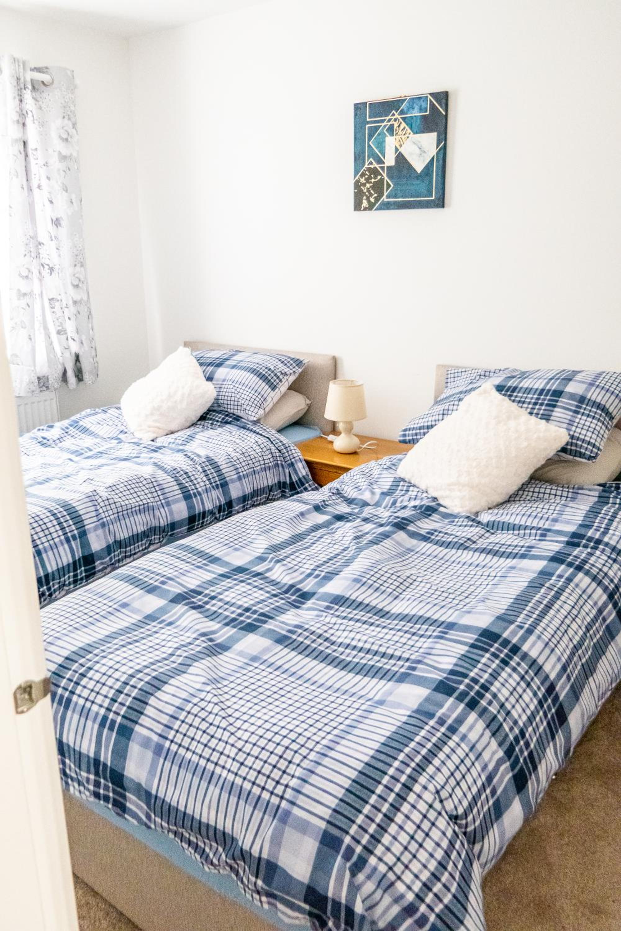 Penuel 3-bedroom Retreat with workspace in Central Sutton-in-Ashfield