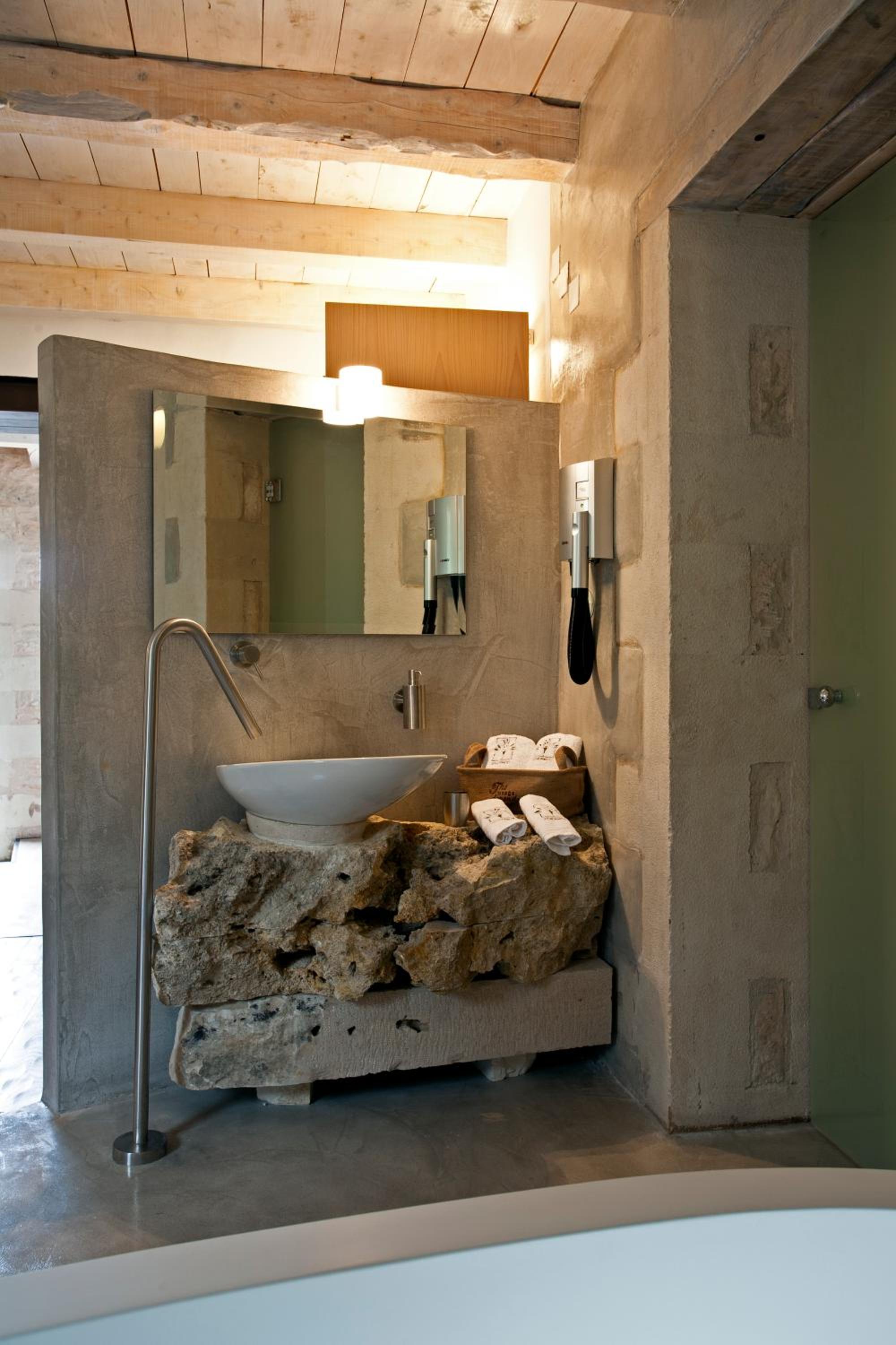 Athermigo Boutique Estate