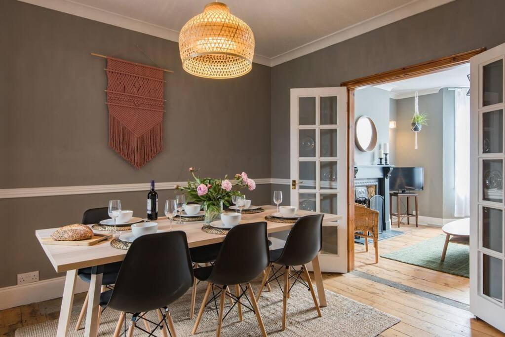 Heritage Cottage - Charming and stylish home with lovely garden