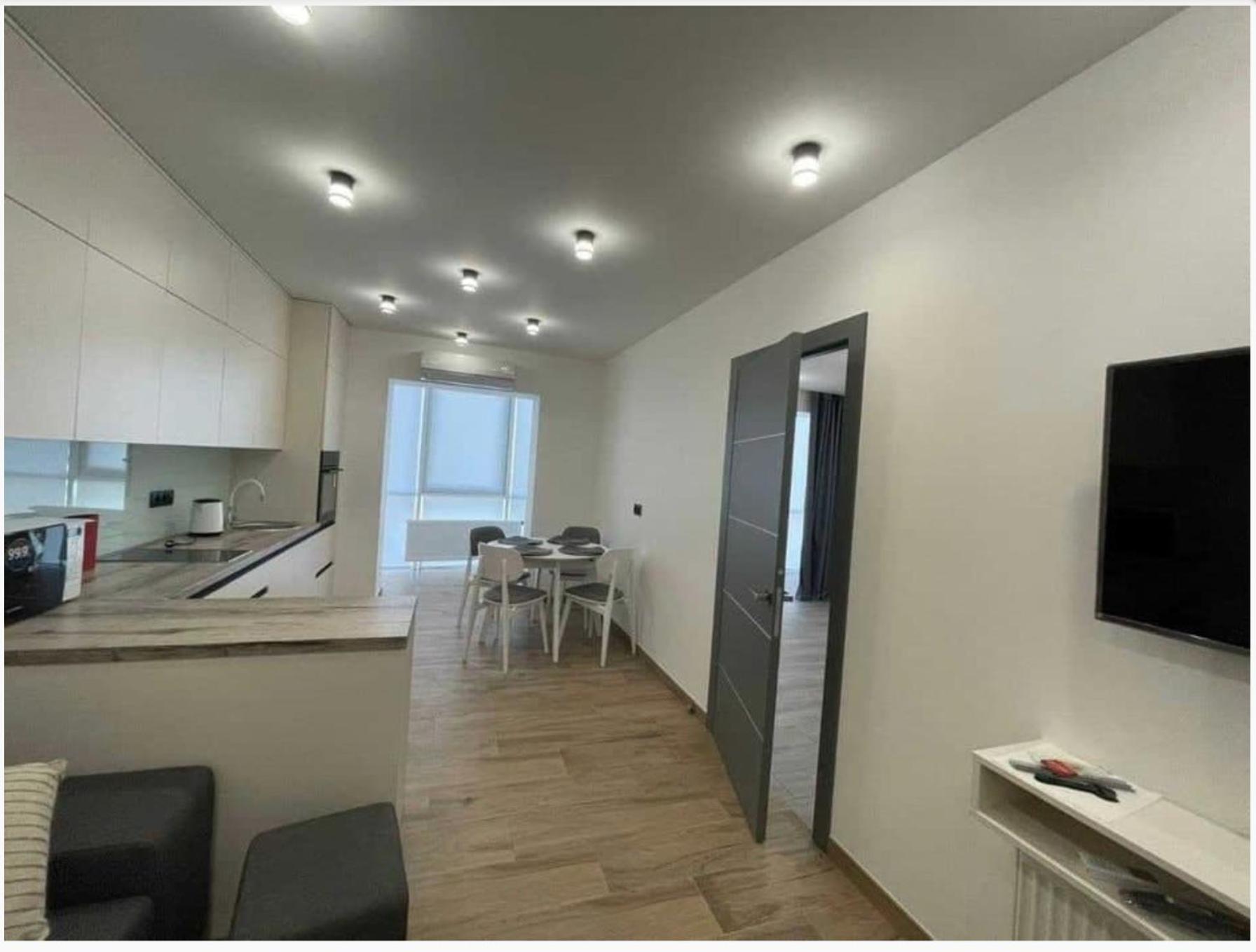 Lux 1-bedroom beautiful apartment Most City Central area view 4