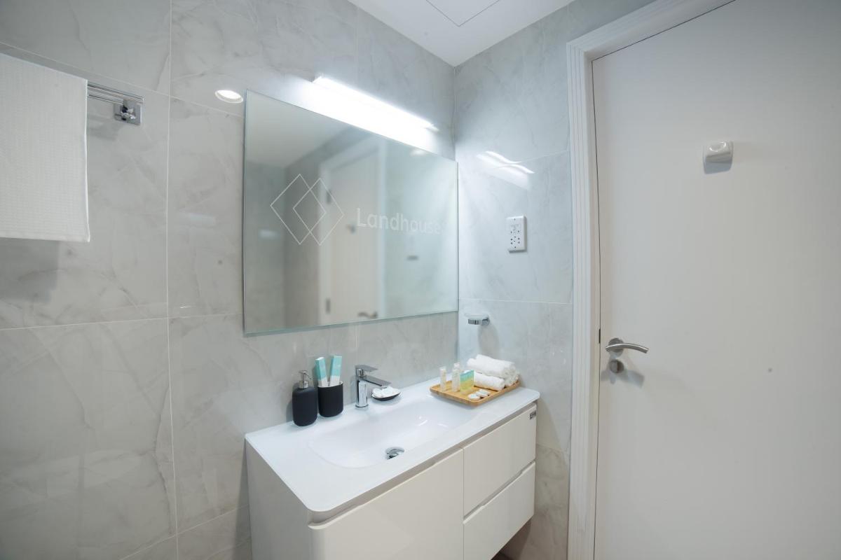 LUXE Studio Near Discovery Gardens Metro Station