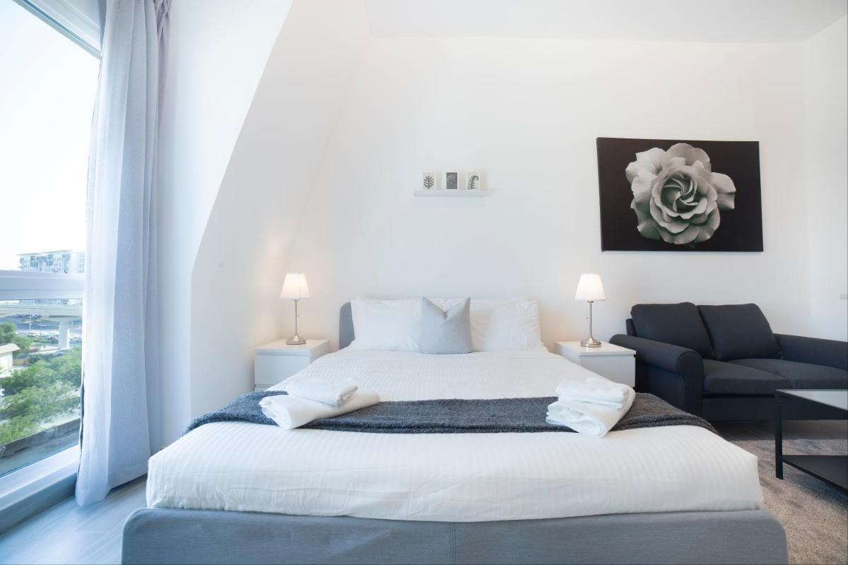 LUXE Studio Near Discovery Gardens Metro Station
