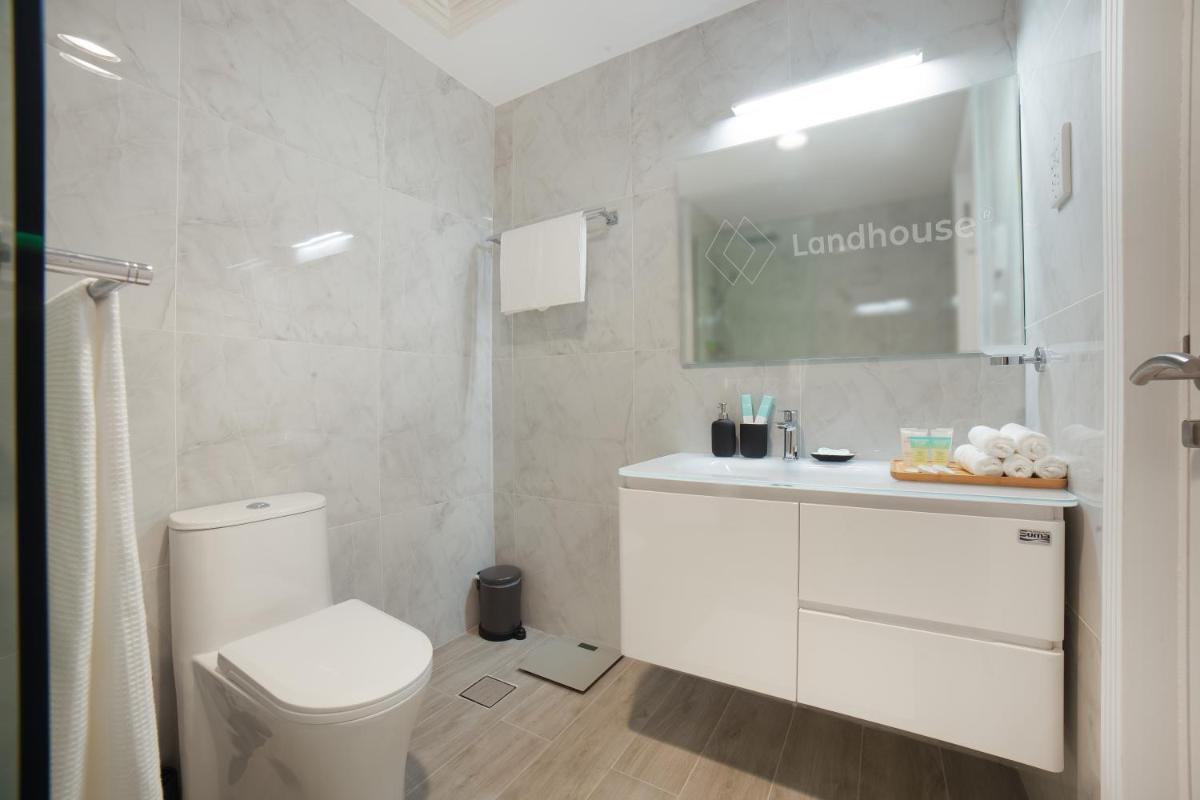 LUXE Studio Near Discovery Gardens Metro Station