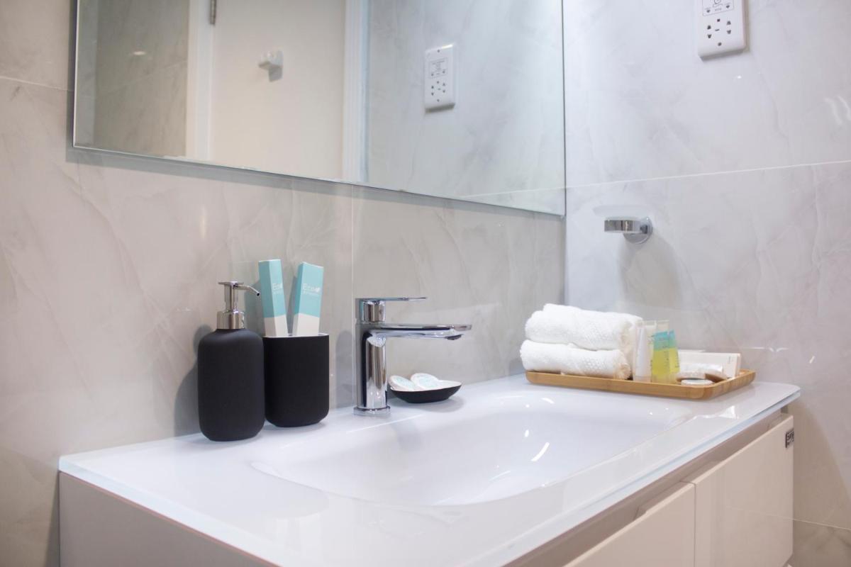 LUXE Studio Near Discovery Gardens Metro Station