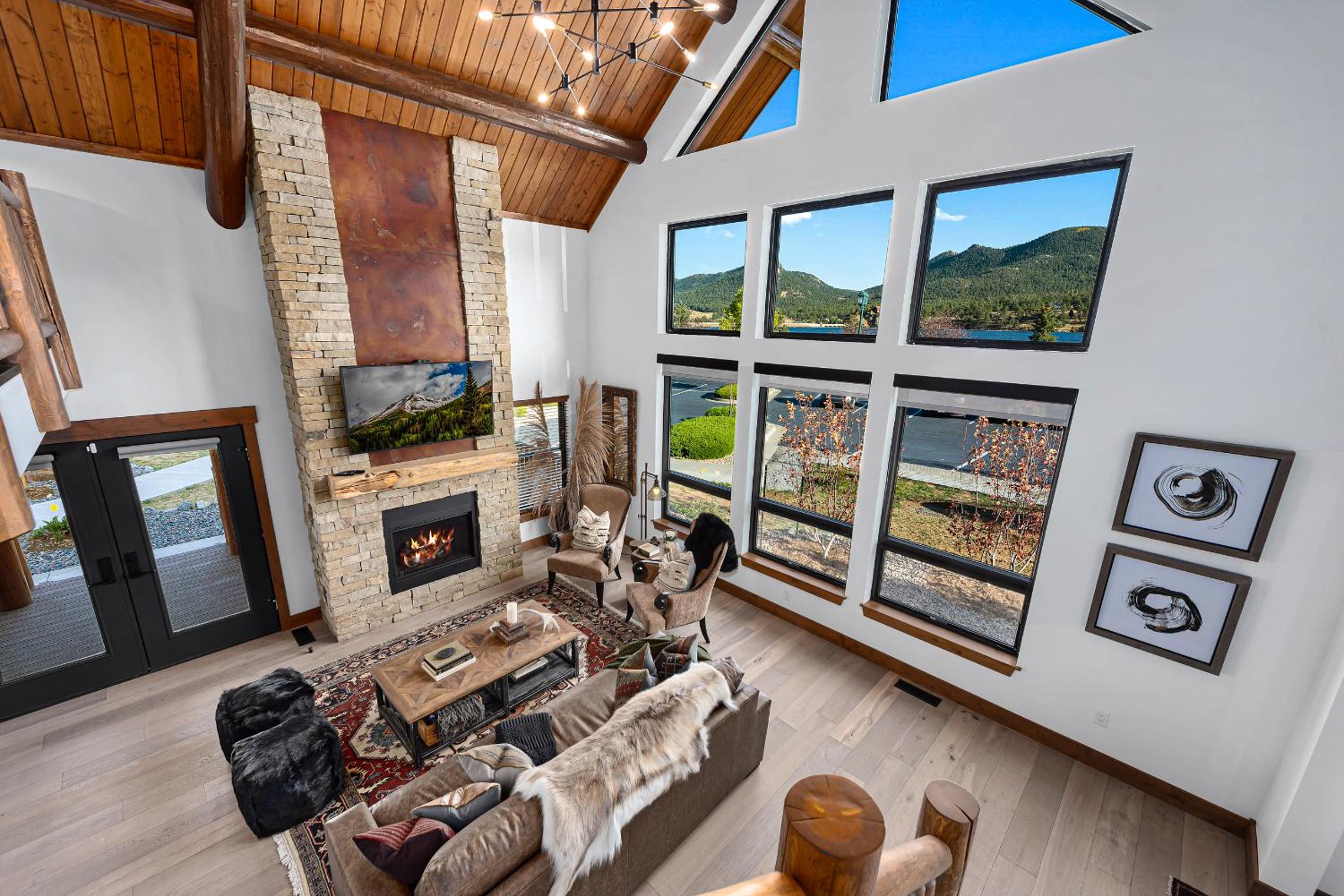 Denver Vacations - Relax in The Rockies Located on Lake Estes, Jacuzzi and Indoor Outdoor Fireplace - Property Image 1
