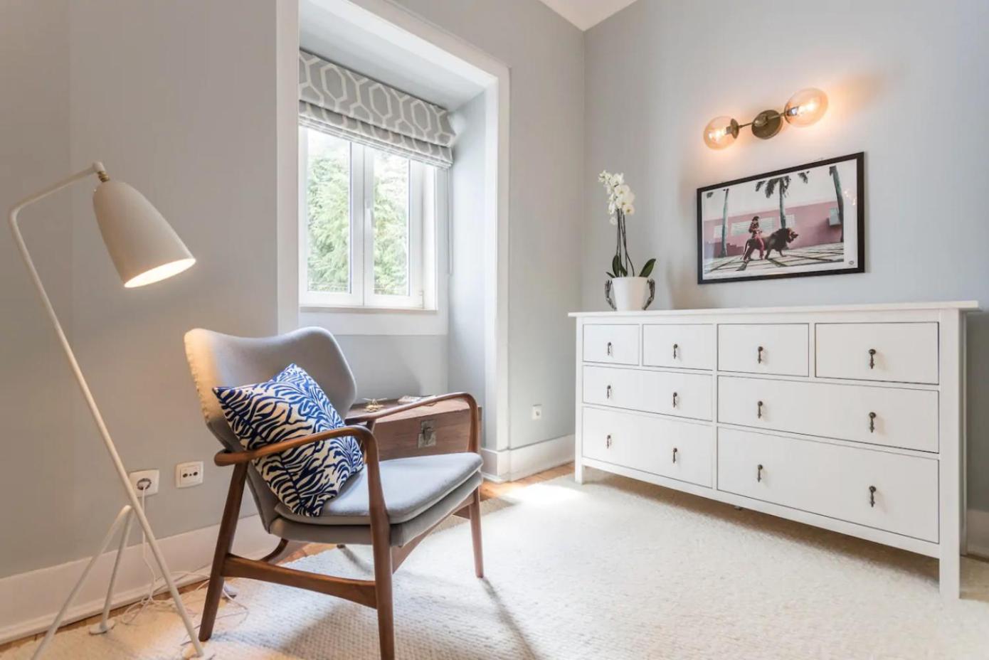 Beautiful and Stylish 5BR in the heart of Chiado view 2