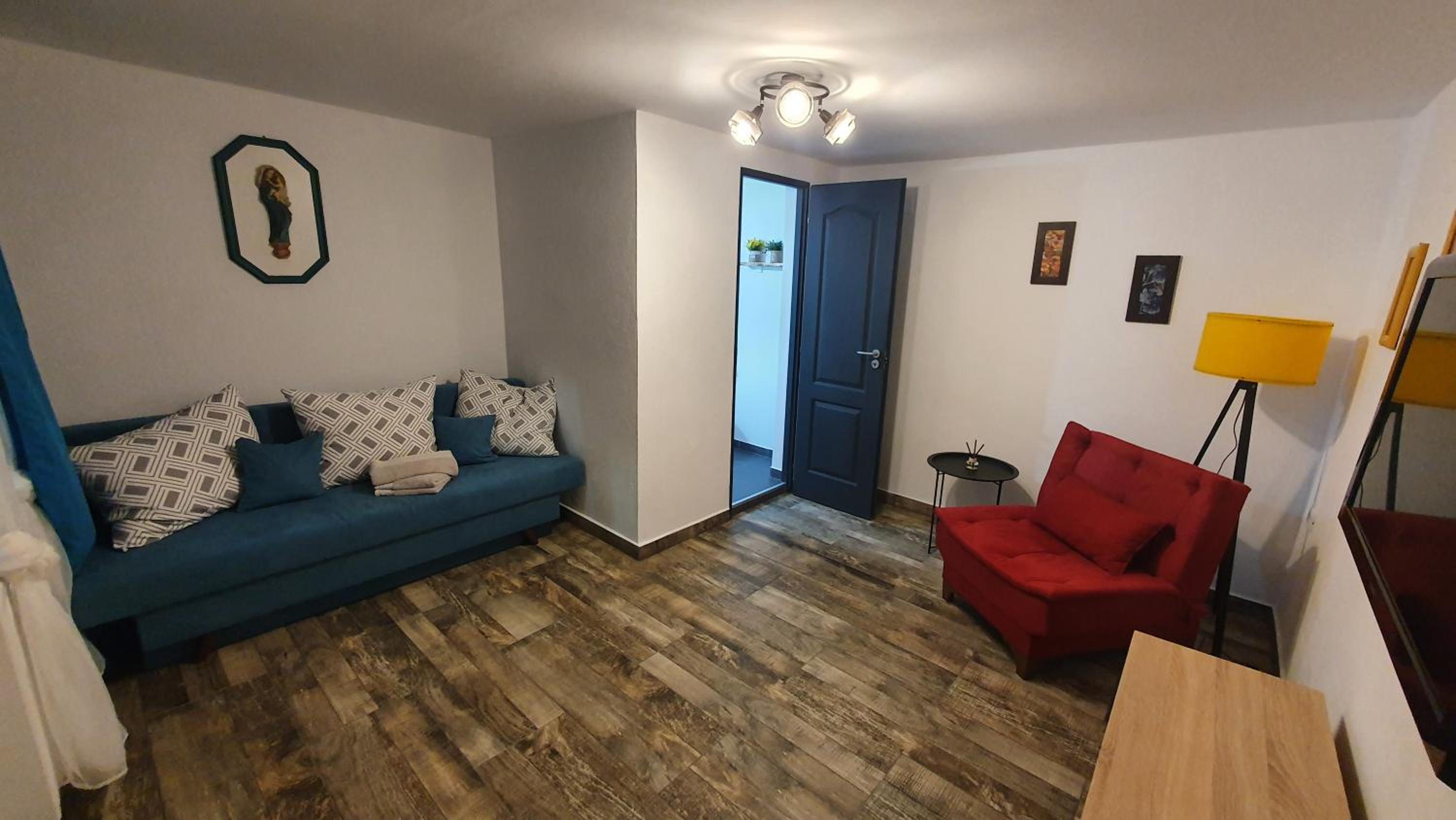 Casa mica Resita view 3