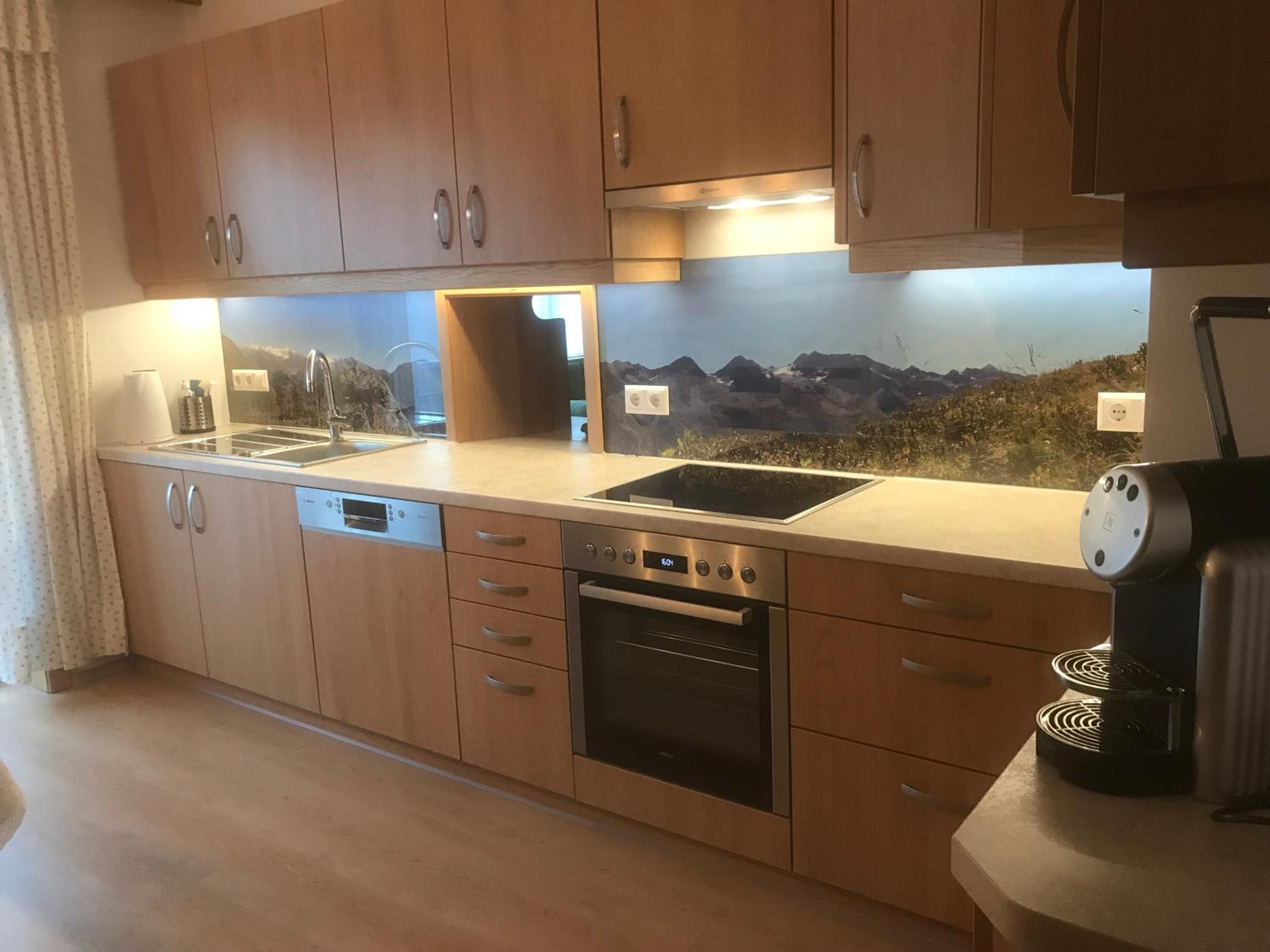 Ferienhaus Alpenblick, ganzes Ferienhaus, 5 Zi, 4 Bäder, gratis Parkplatz, Sonnenterrasse