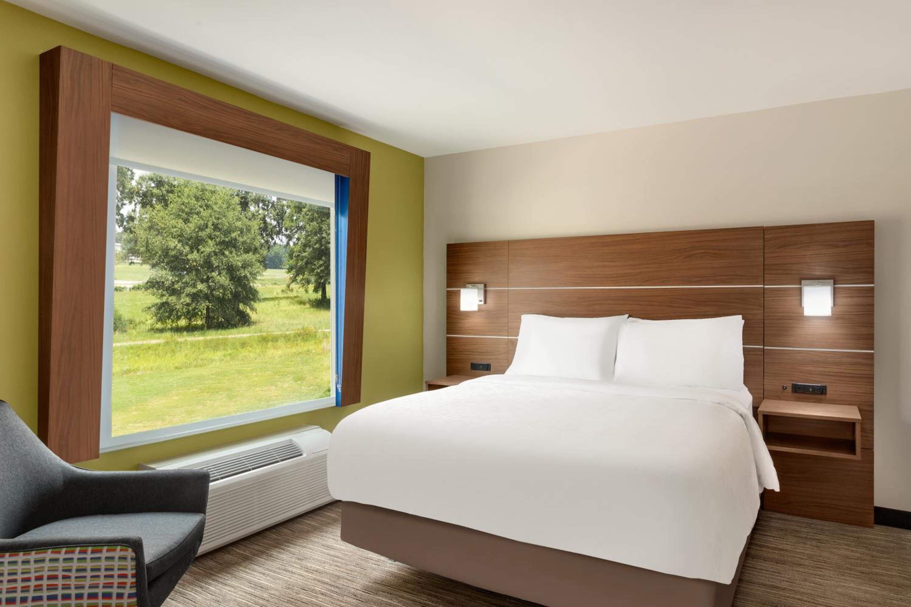 Searcy Vacations - Holiday Inn Express  Suites Searcy, an IHG Hotel - Property Image 6