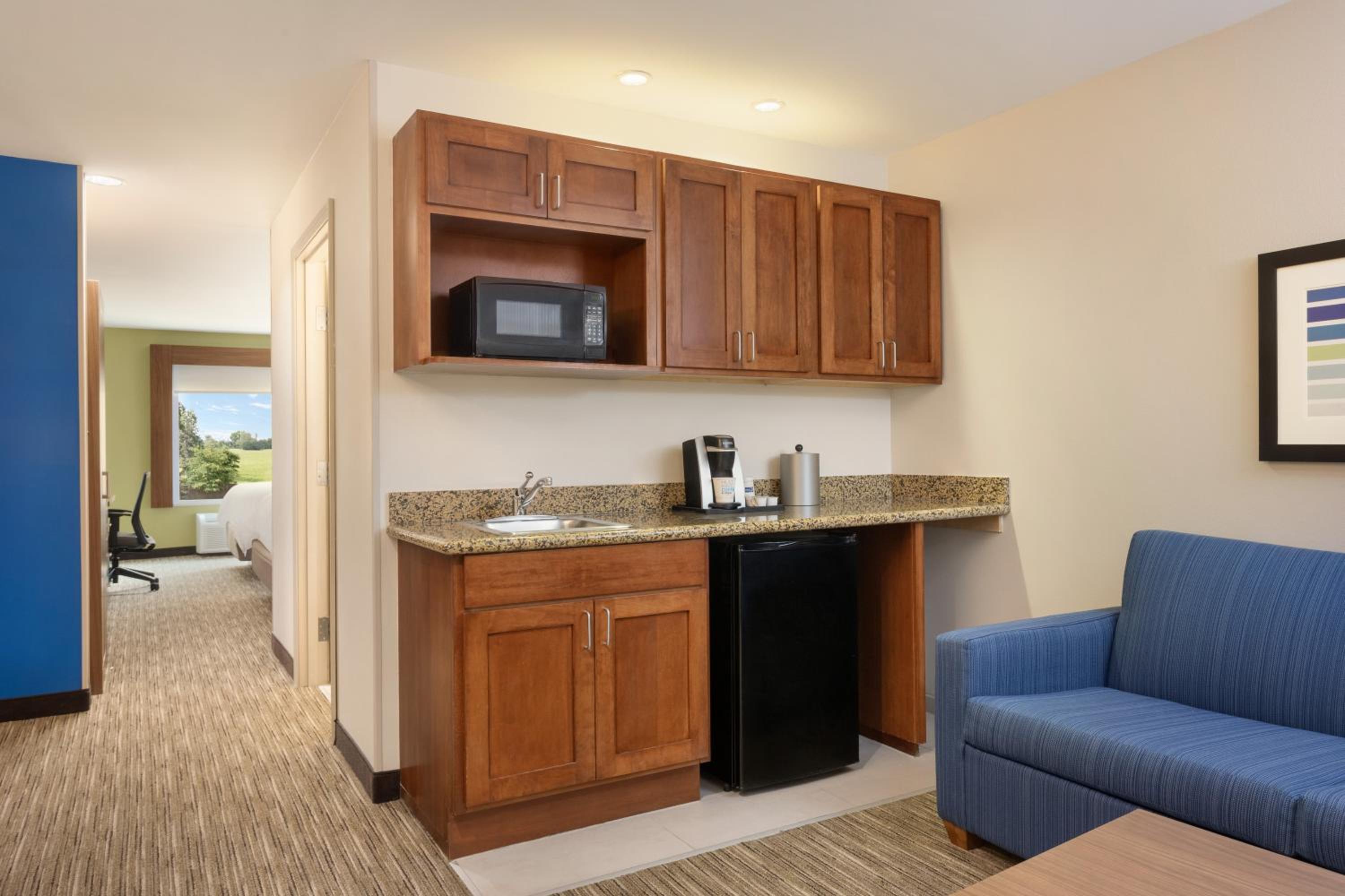 Searcy Vacations - Holiday Inn Express  Suites Searcy, an IHG Hotel - Property Image 12