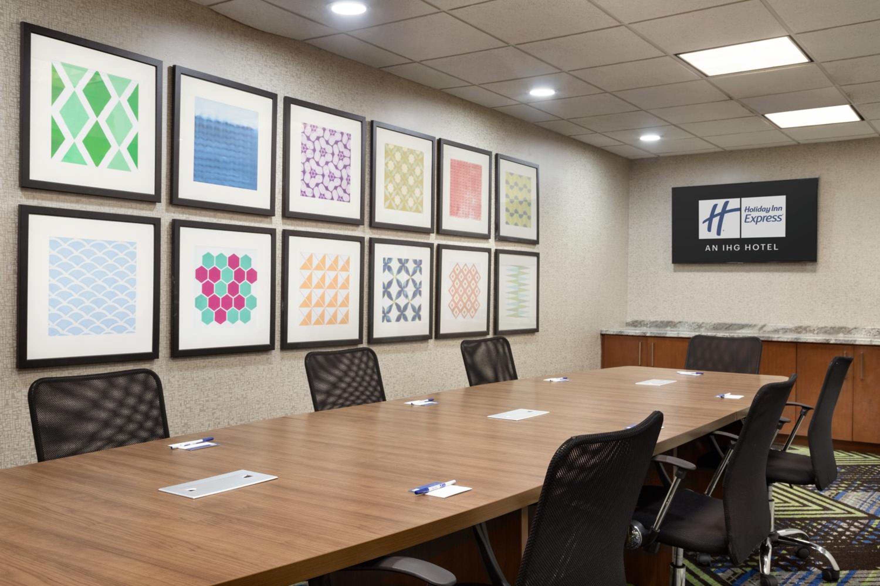 Searcy Vacations - Holiday Inn Express  Suites Searcy, an IHG Hotel - Property Image 1