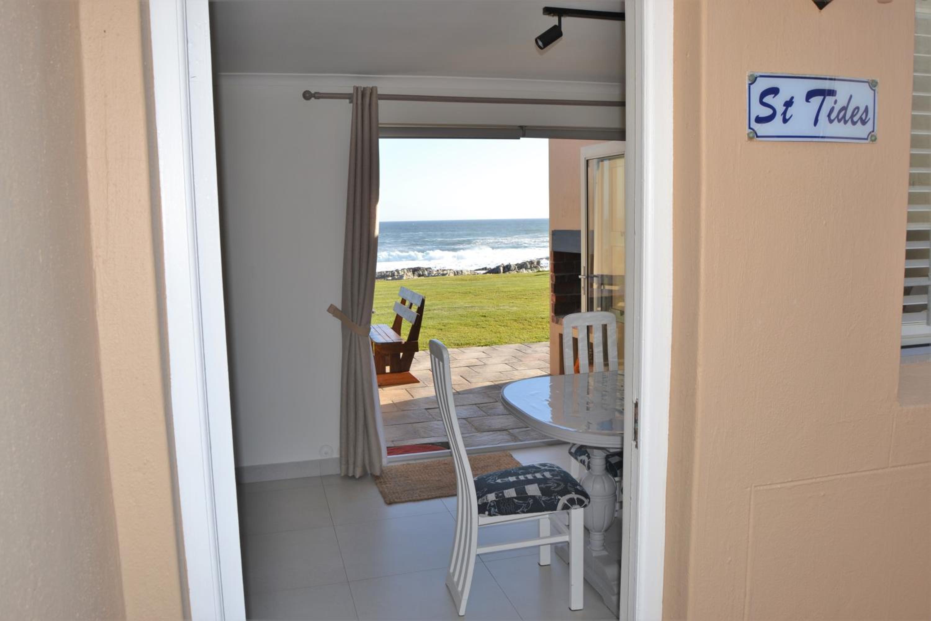 Hermanus Beach Club - St Tides House 19 view 4