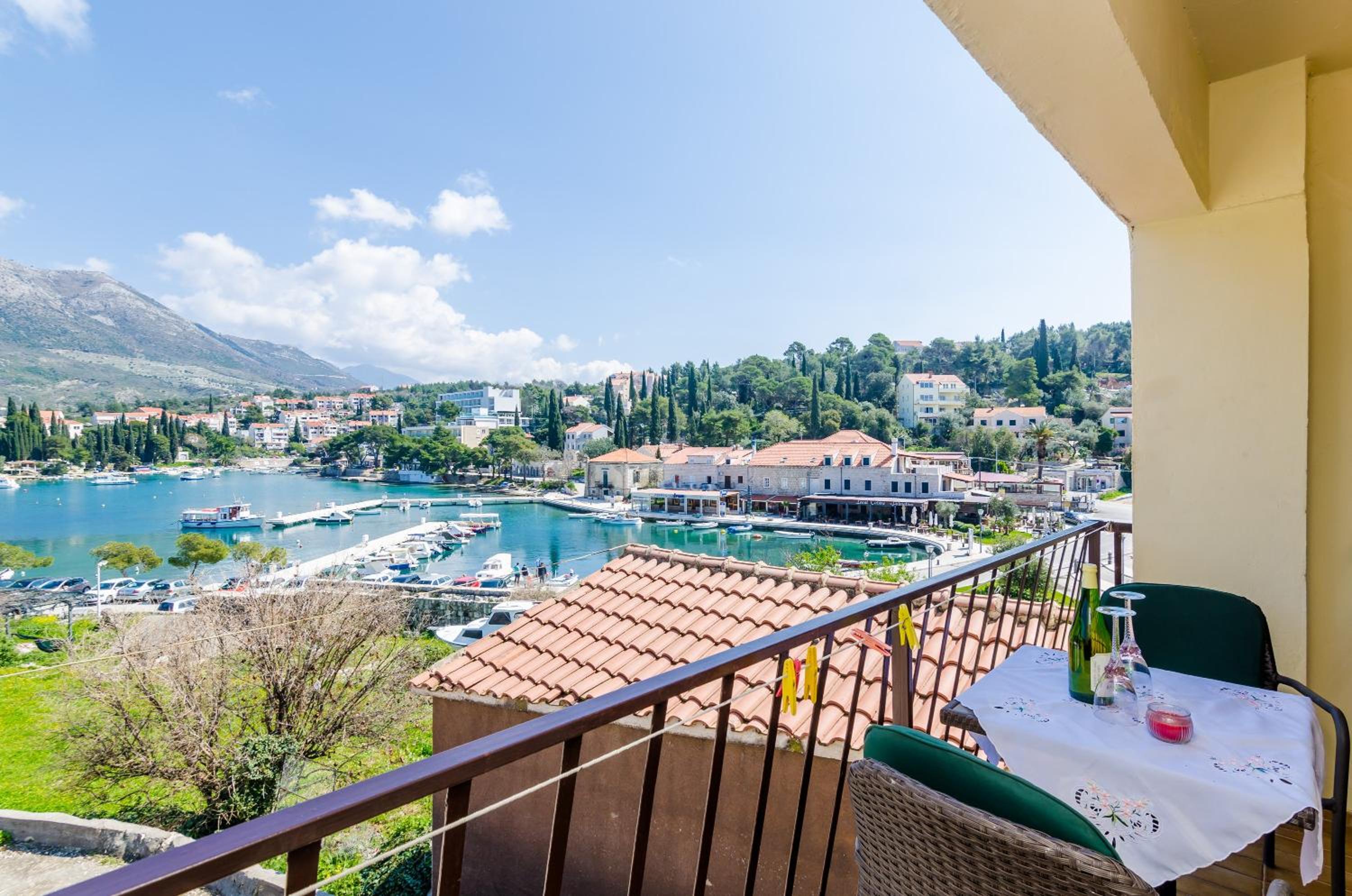 Apartments & Rooms Mihajica