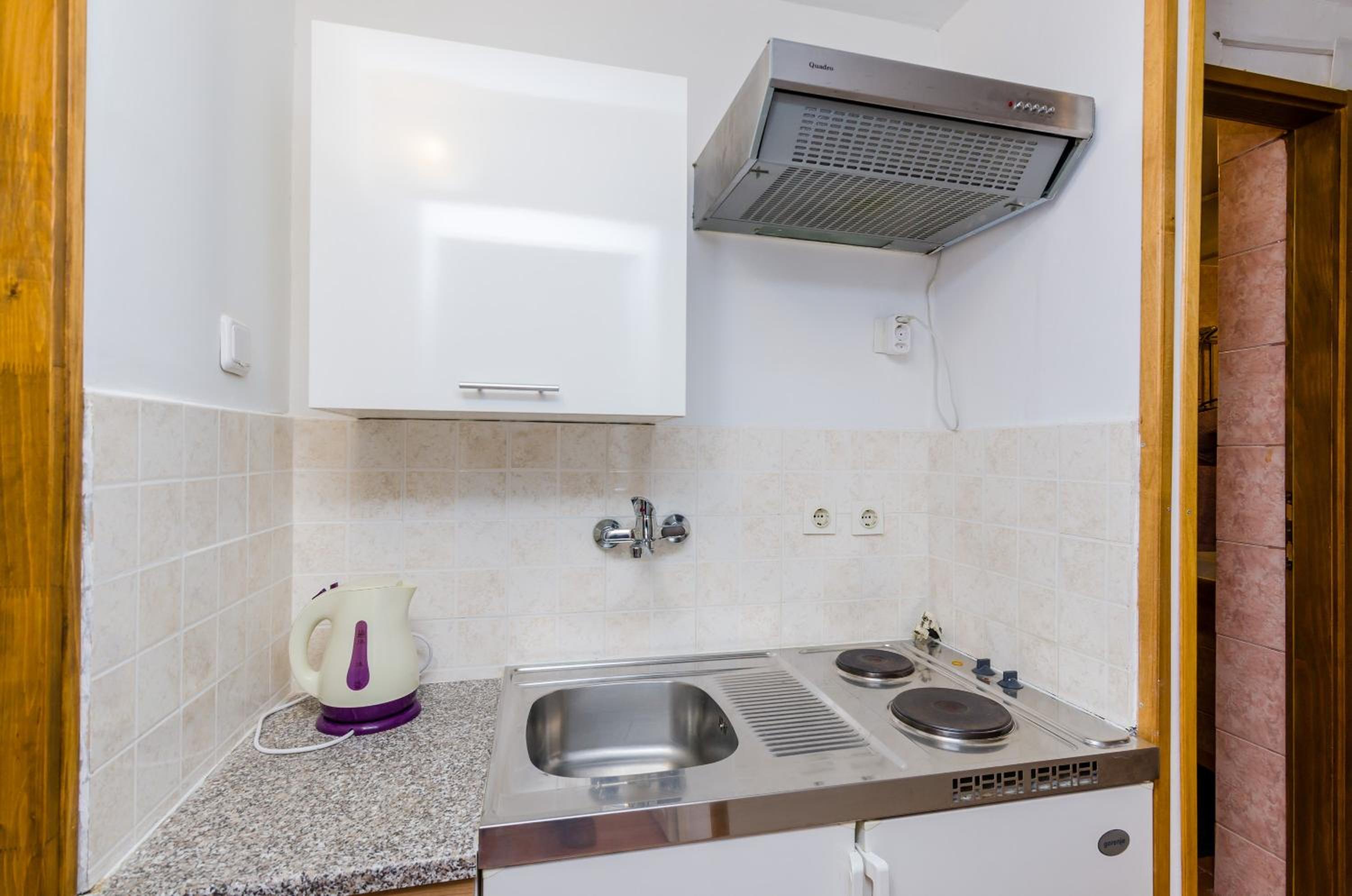 Apartments & Rooms Mihajica
