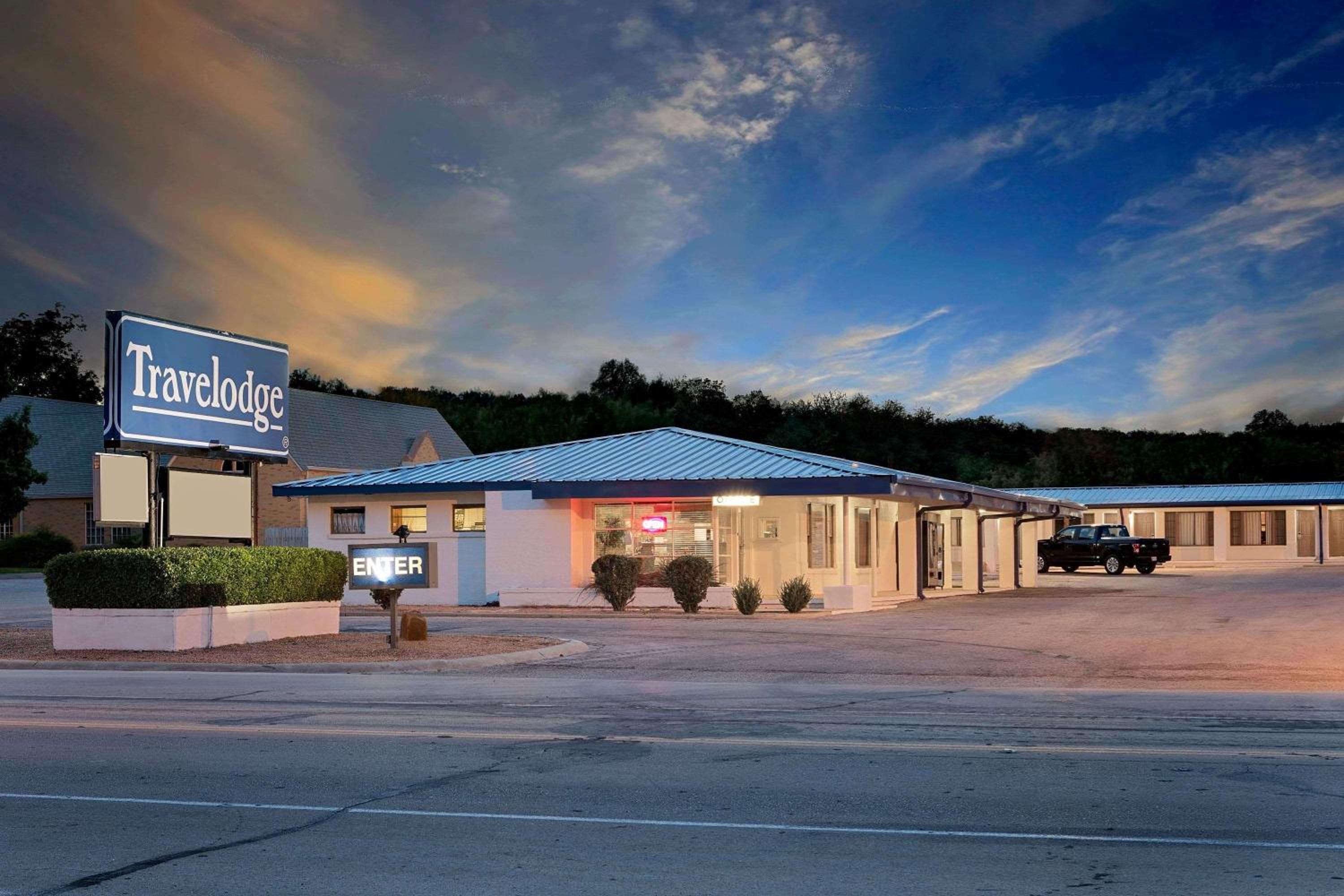 Travelodge by Wyndham Ozona view 2