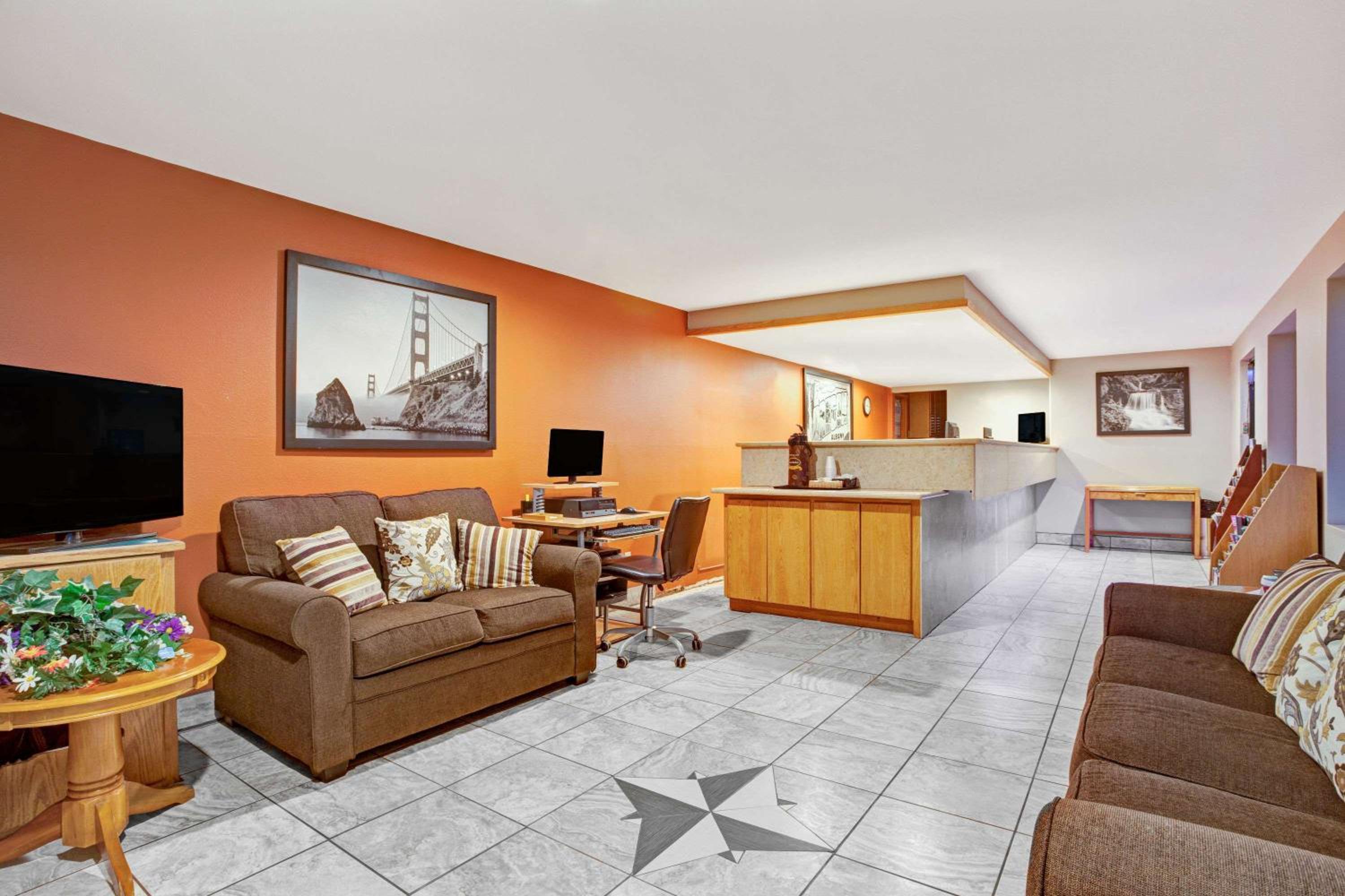 Albany Vacations - Super 8 by Wyndham Albany - Property Image 1