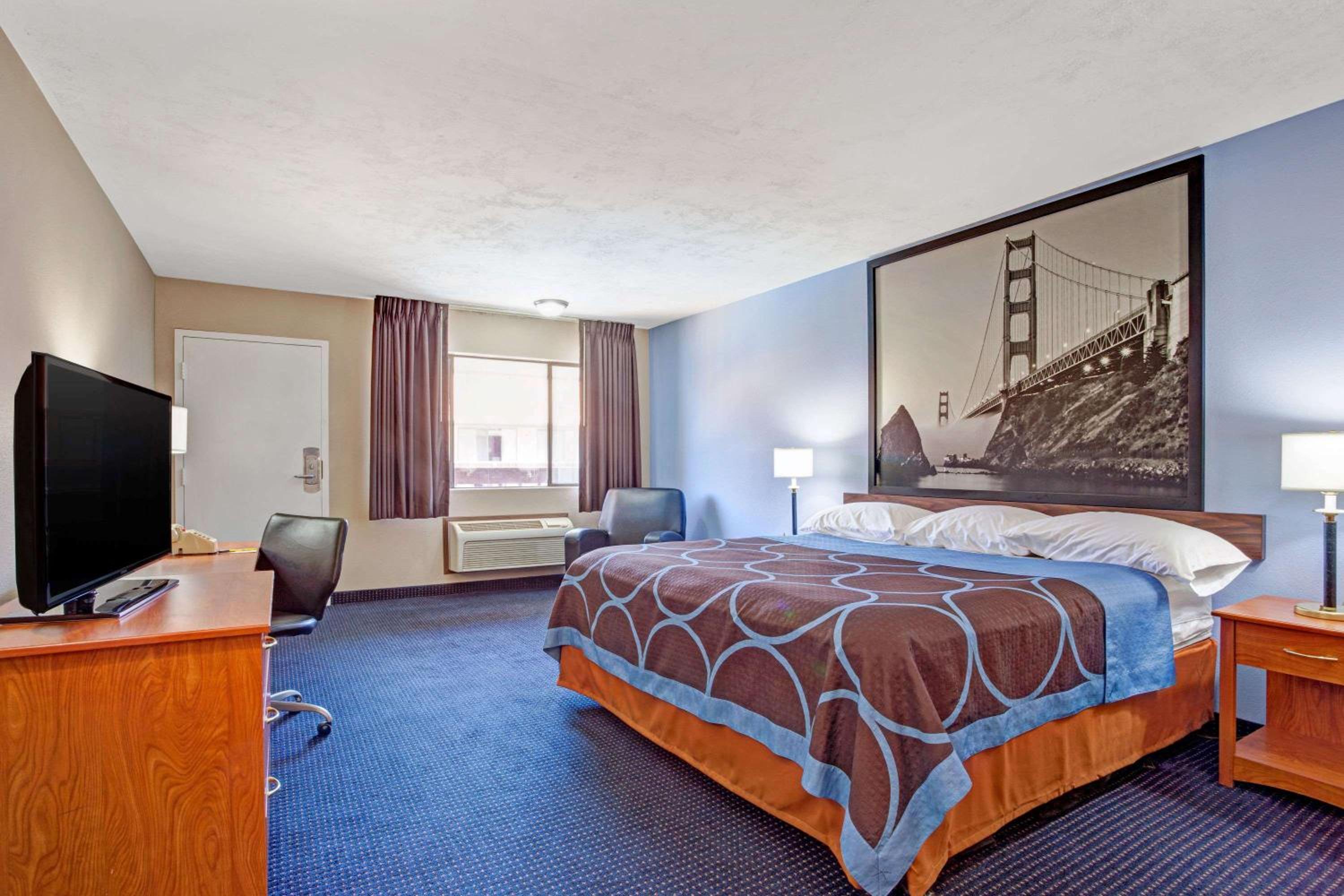 Albany Vacations - Super 8 by Wyndham Albany - Property Image 21