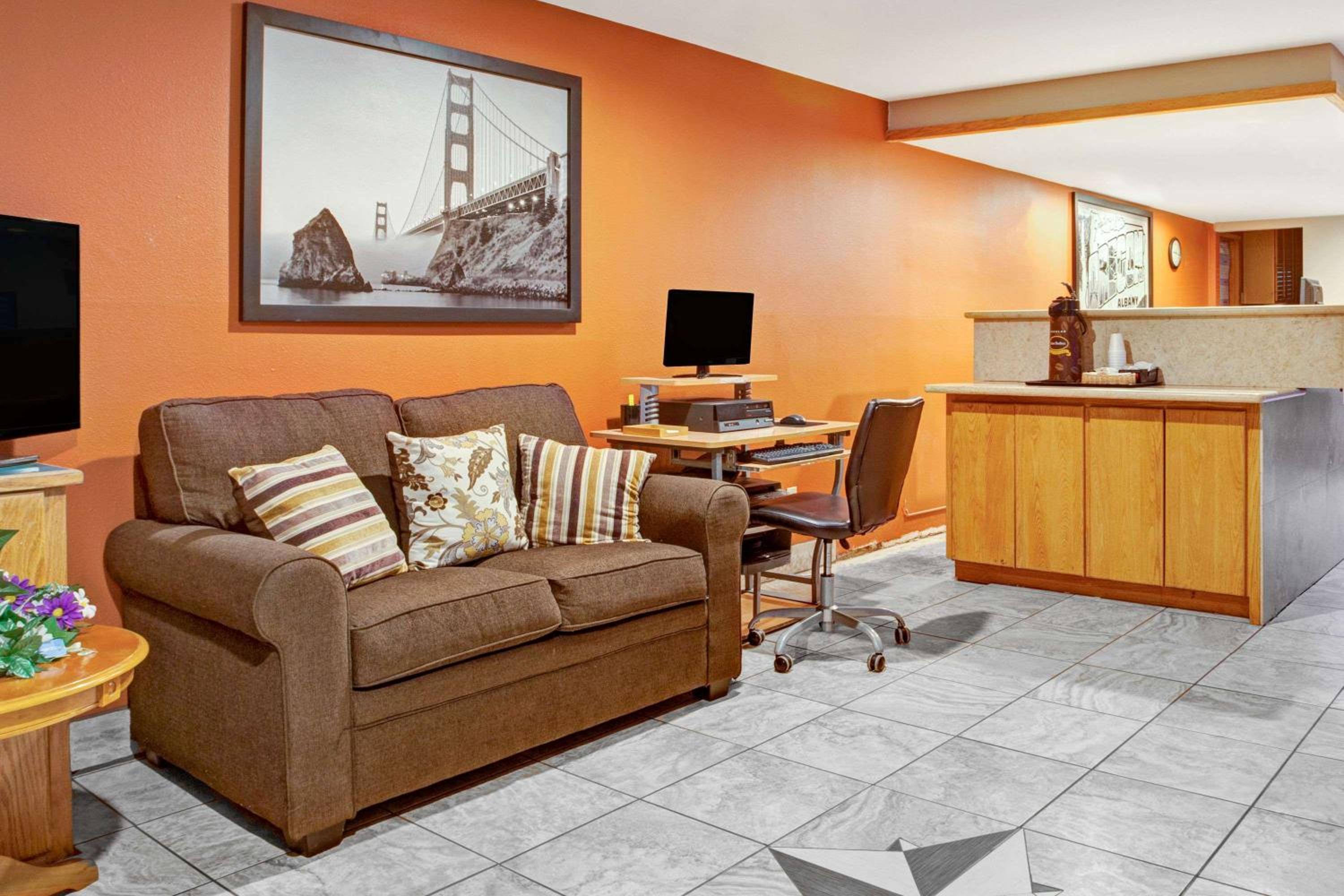 Albany Vacations - Super 8 by Wyndham Albany - Property Image 19