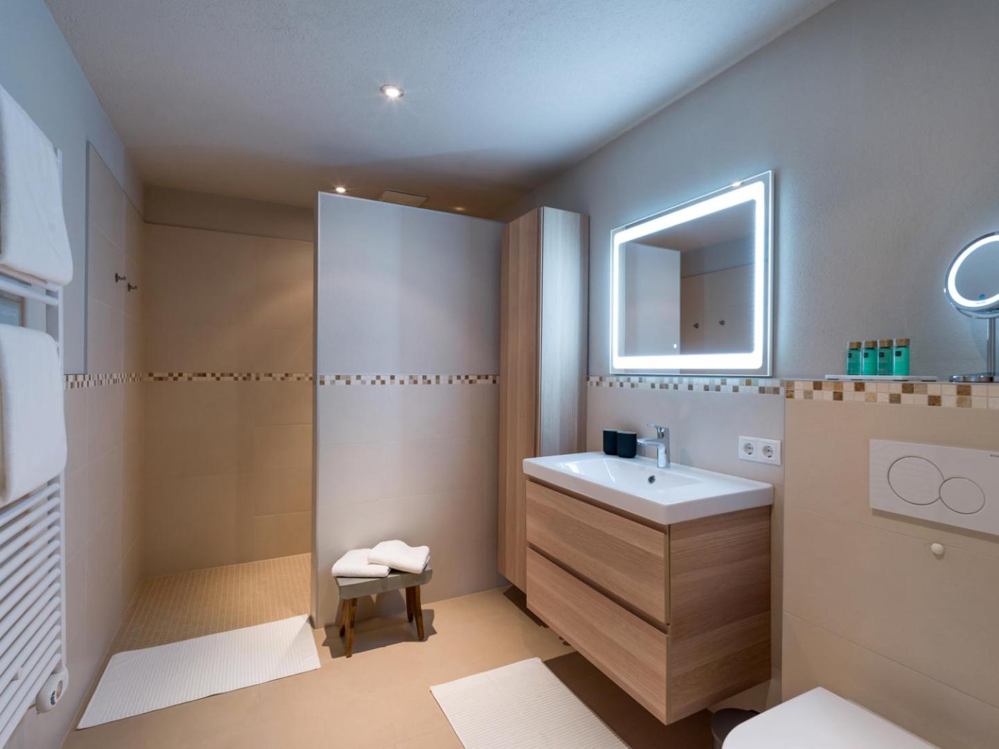 Van's Place, Luxury Apartment