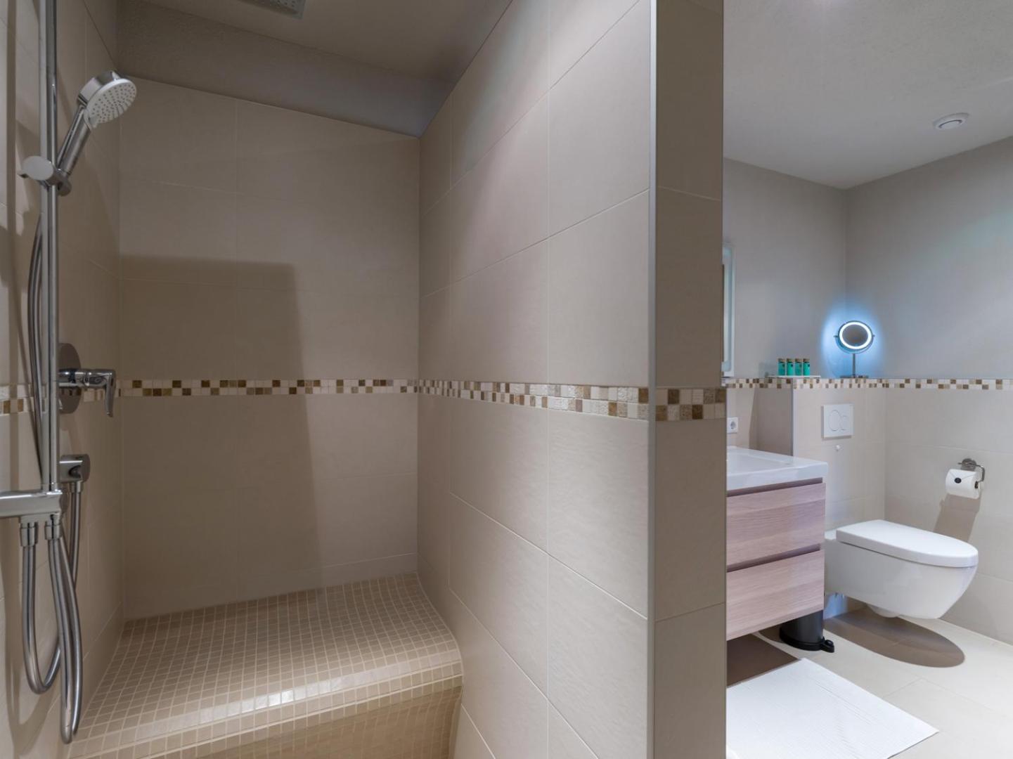 Van's Place, Luxury Apartment