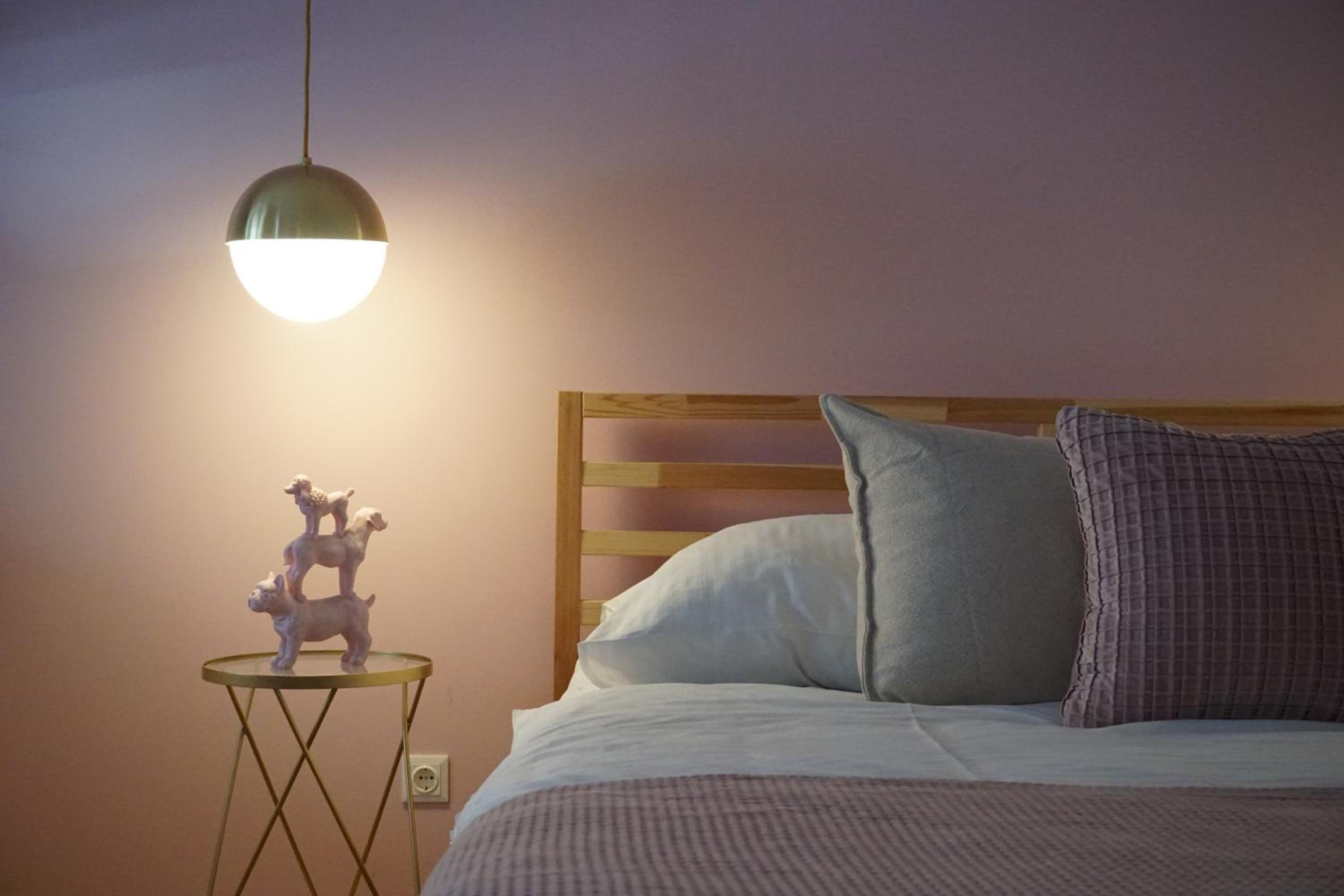 Vibrant Design Apartments - Full Kitchen - Wi-Fi - 18 Mins to City Centre