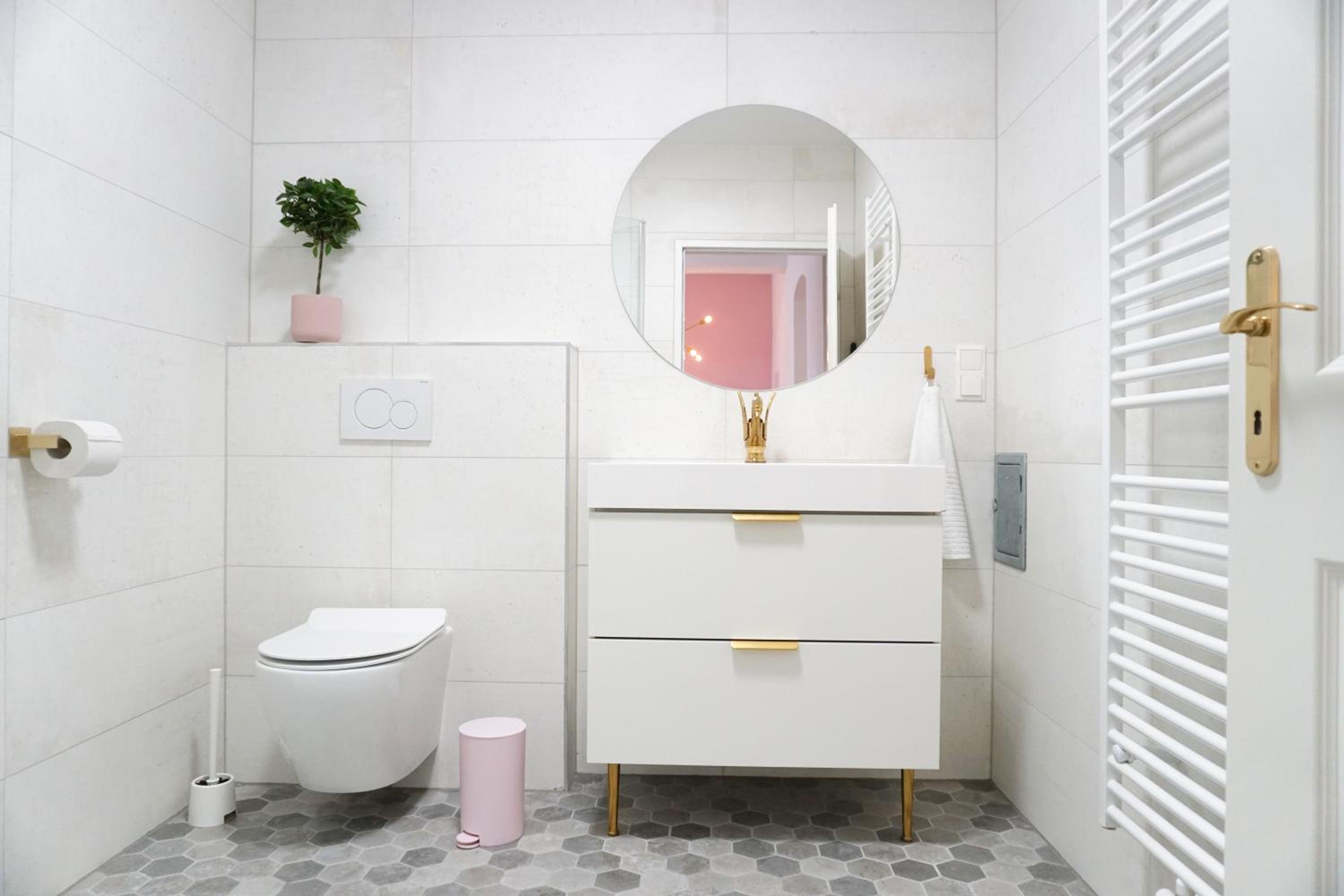 Vibrant Design Apartments - Full Kitchen - Wi-Fi - 18 Mins to City Centre