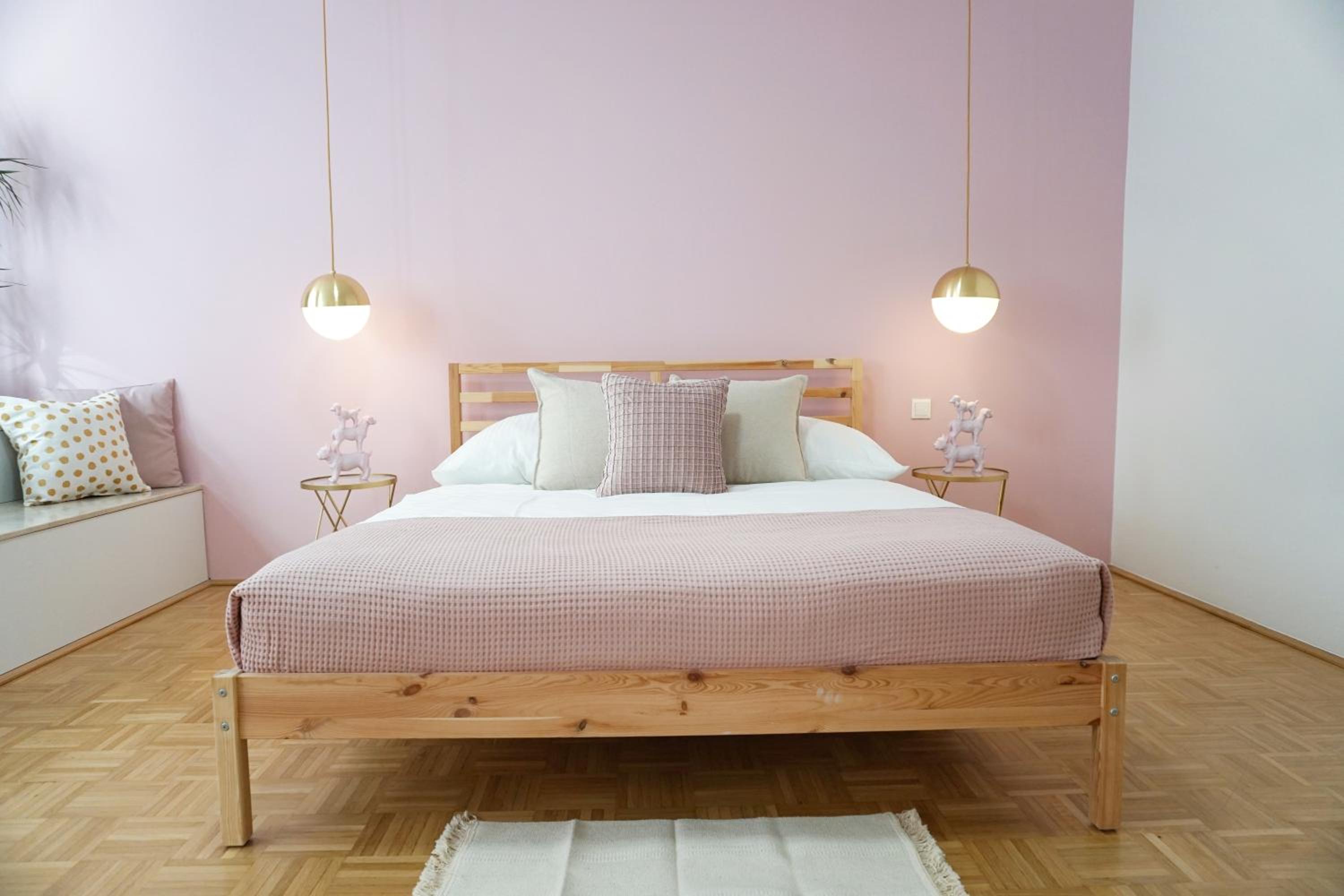 Vibrant Design Apartments - Full Kitchen - Wi-Fi - 18 Mins to City Centre