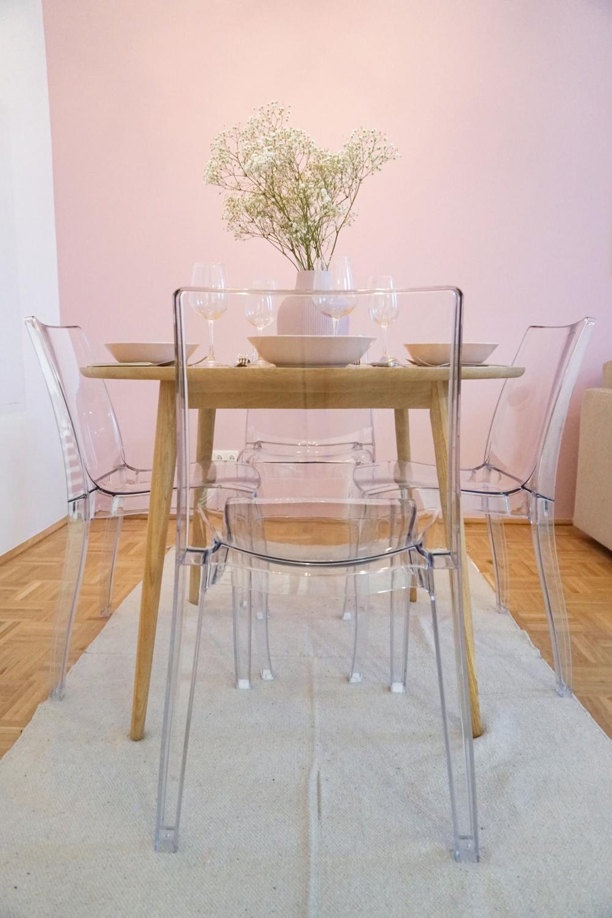 Vibrant Design Apartments - Full Kitchen - Wi-Fi - 18 Mins to City Centre