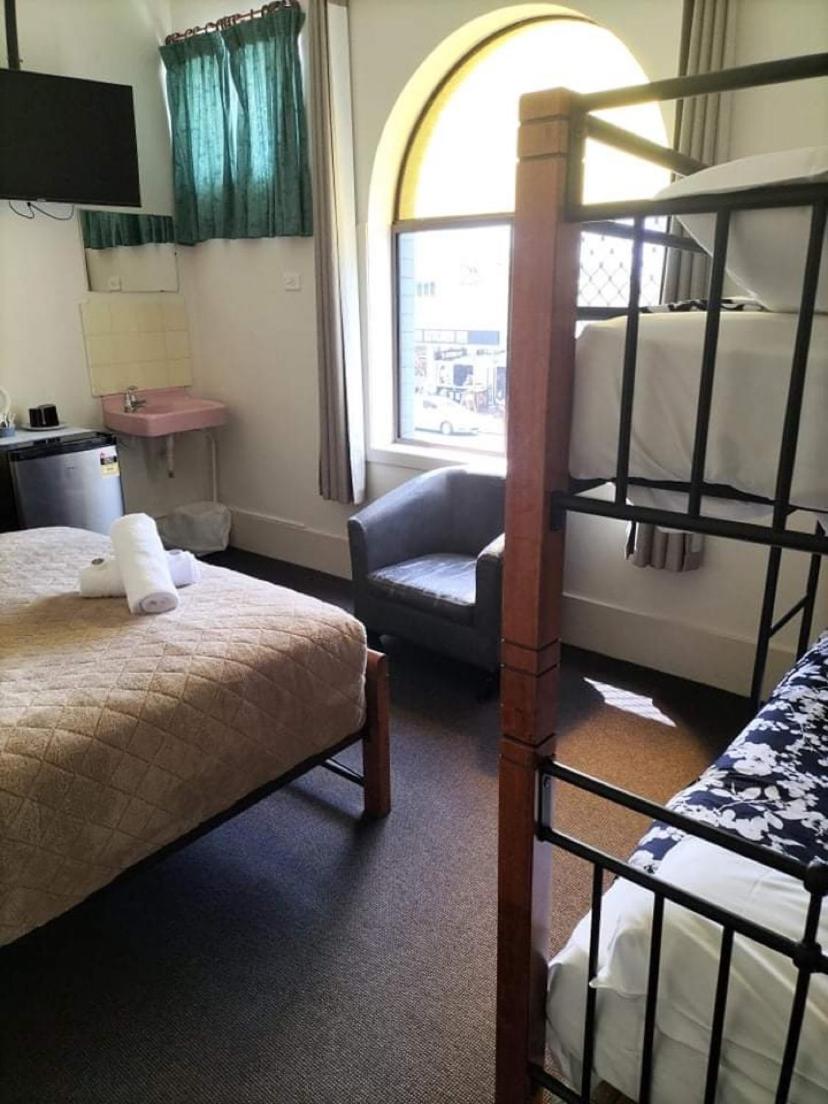 Australian Hotel