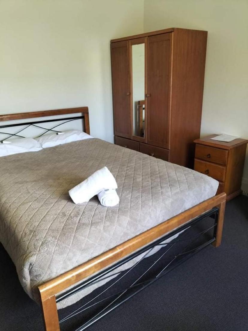 Australian Hotel