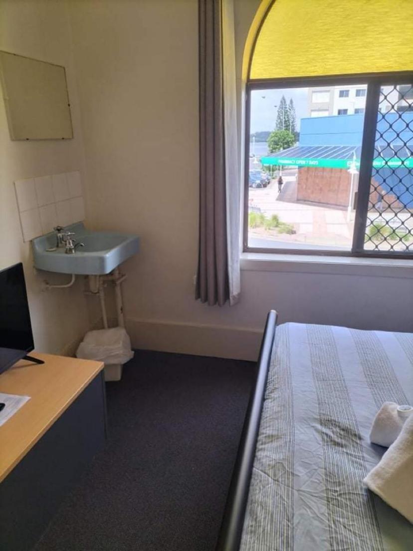 Australian Hotel